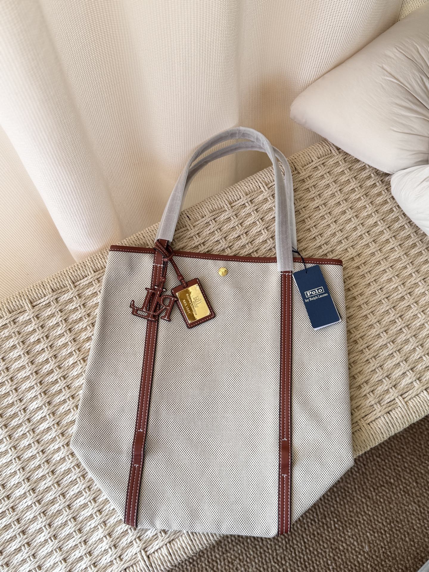 Bvlgari Luxury Designer Handbag Shoulder Crossbody Bag crafted in 7