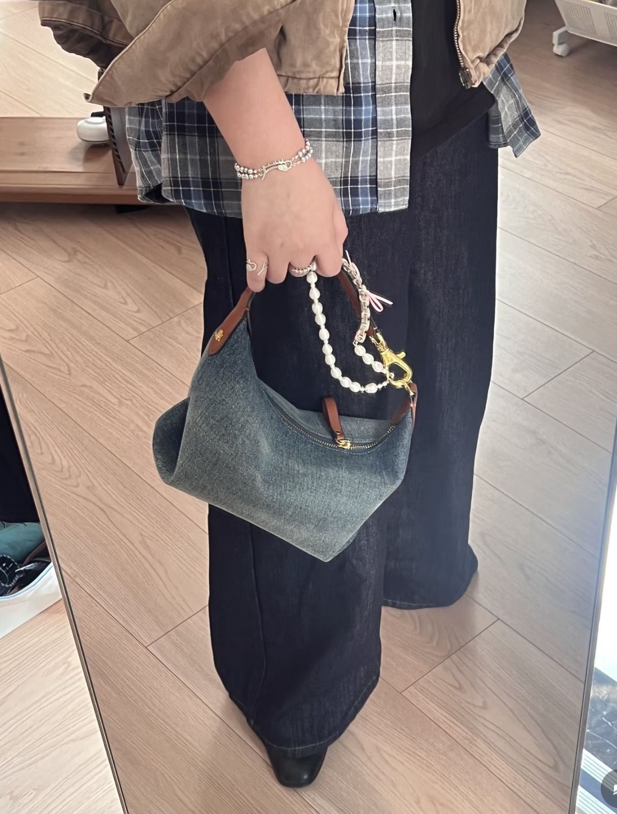 Tod's Luxury Designer Handbag Shoulder Crossbody Bag crafted in premium 9