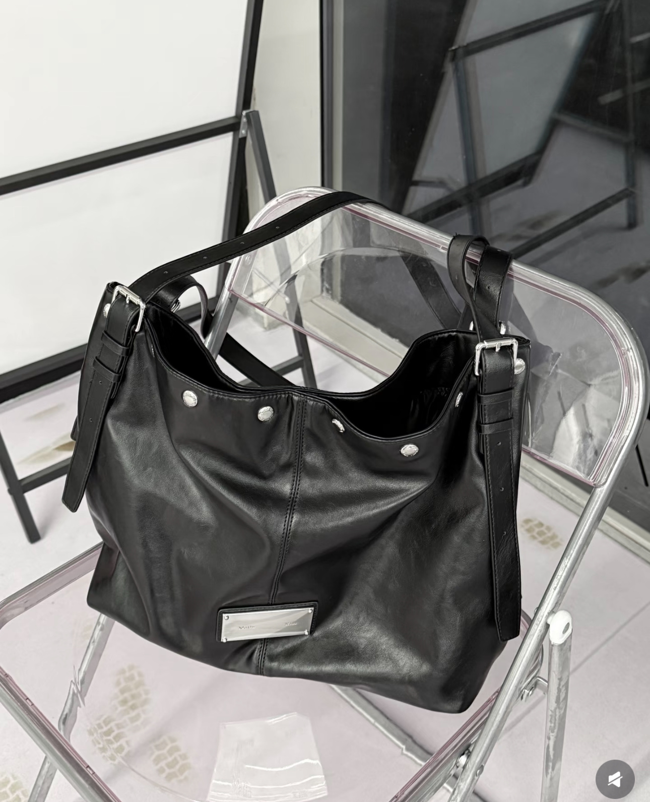 Valentino Classic Handcrafted Luxury Leather Shoulder Bag Ref.95922192 4