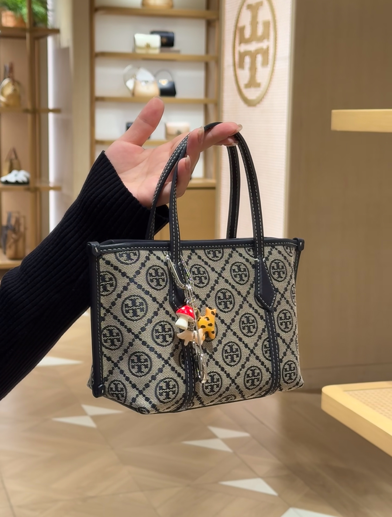 Fendi Luxury Designer Handbag Shoulder Crossbody Bag crafted in premium 2