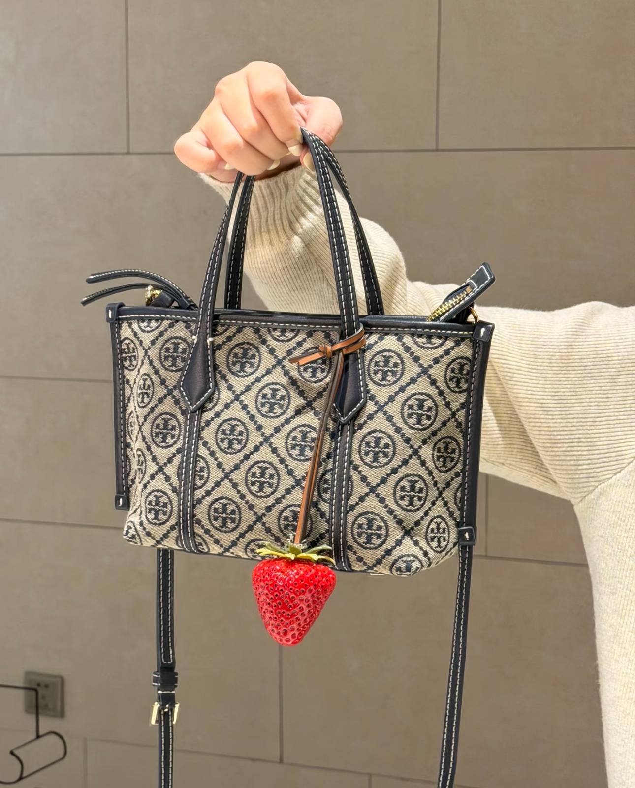 Max Mara Luxury Designer Handbag Shoulder Crossbody Bag crafted in 7