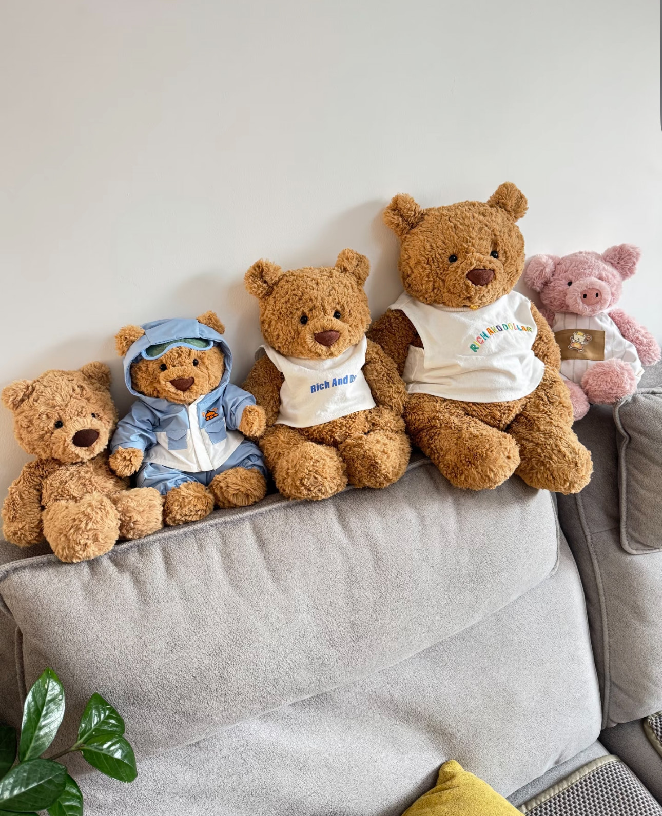 NO:810851,So soft and fufu plush, you won’t want to let go when you hold it!  It’s a great gift to give to your best friend, partner, or baby in the New Year!  , trendy department store Jellycat doll19860909软fufu的毛绒,抱着就不想撒手！新年送闺蜜、送对象、送娃都超有面！,潮品百货Jellycat公仔,accessory