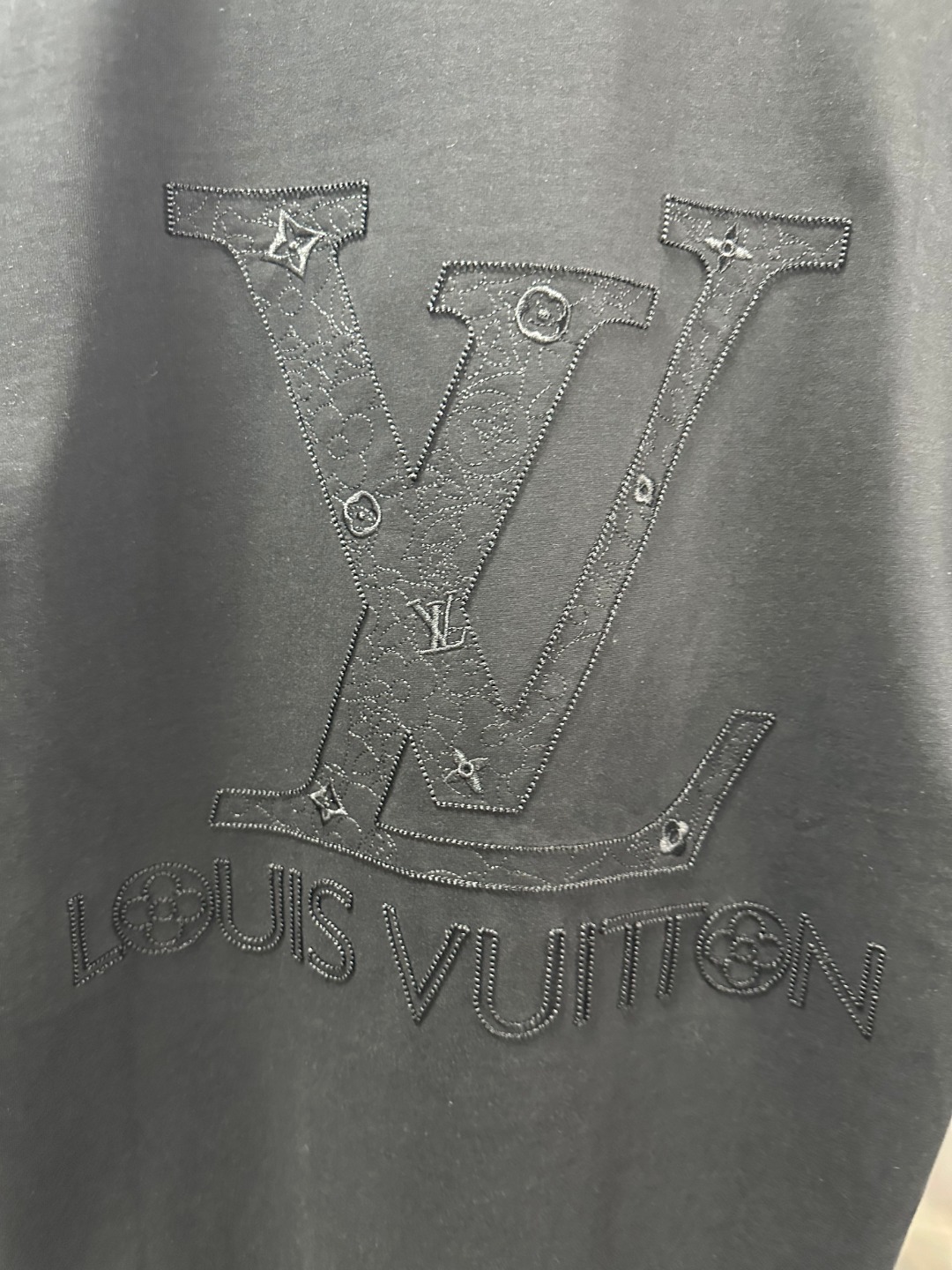 Louis Vuitton/路易威登 中空刺绣Logo短袖T恤 黑色 白色