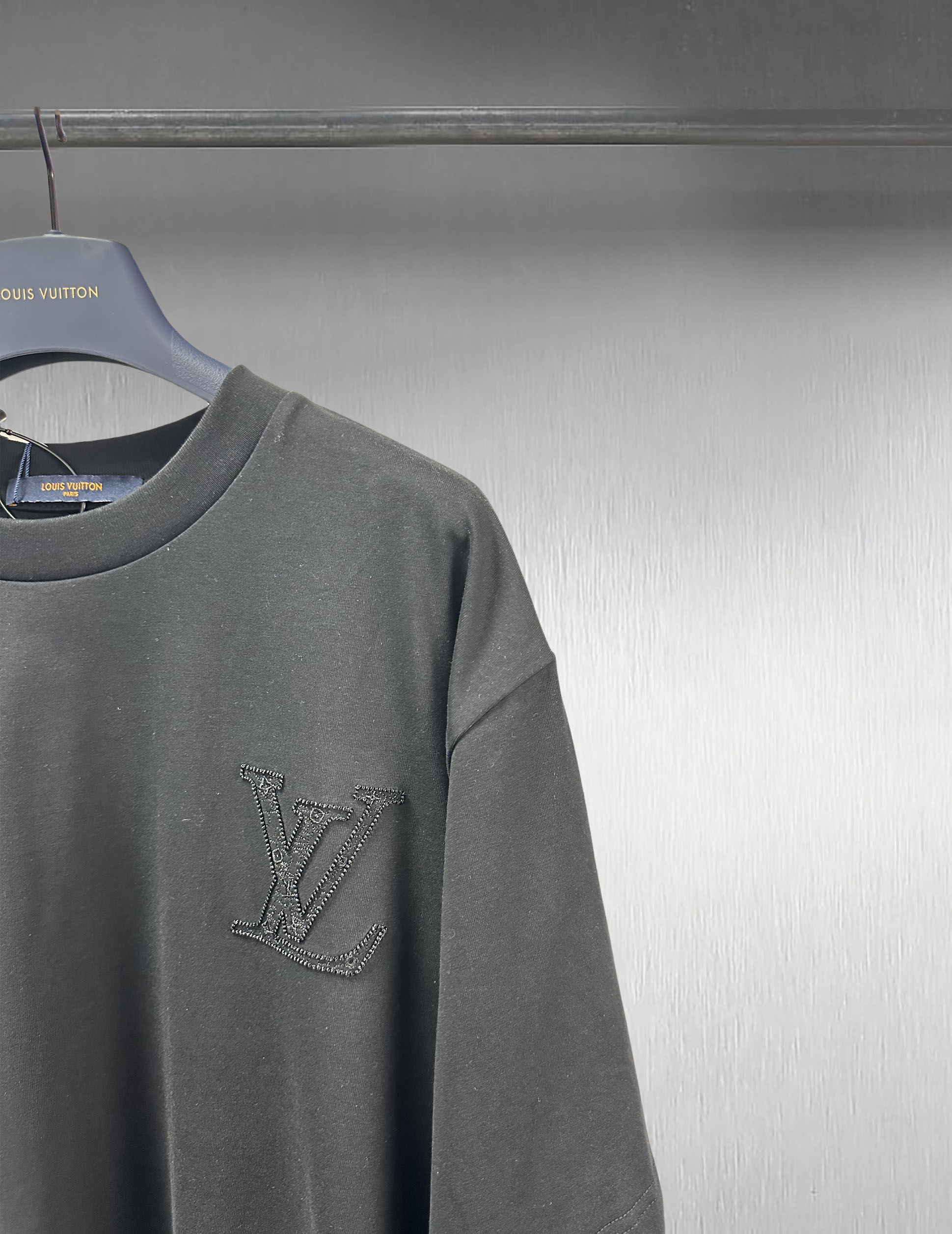 Louis Vuitton/路易威登 中空刺绣Logo短袖T恤 黑色 白色