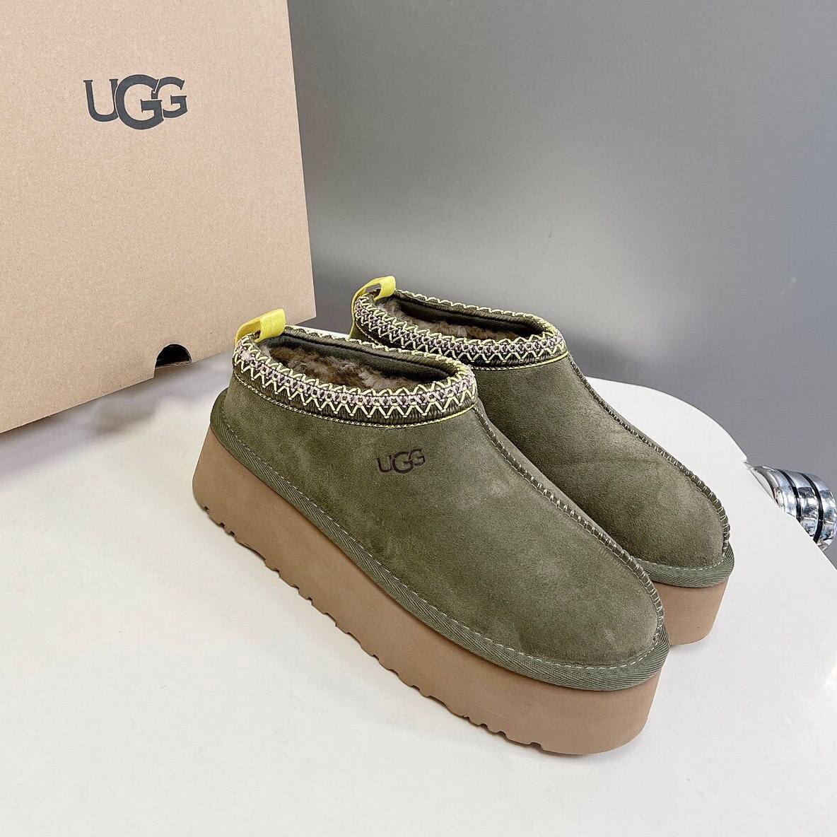 UGG Top
 Snow Boots Embroidery Winter Collection