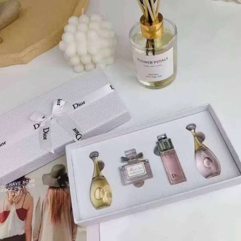 ¡40! Set de 4 muestras de perfume Dior 5ml caja blanca, set de 4 muestras de perfume Dior 5ml caja plateada