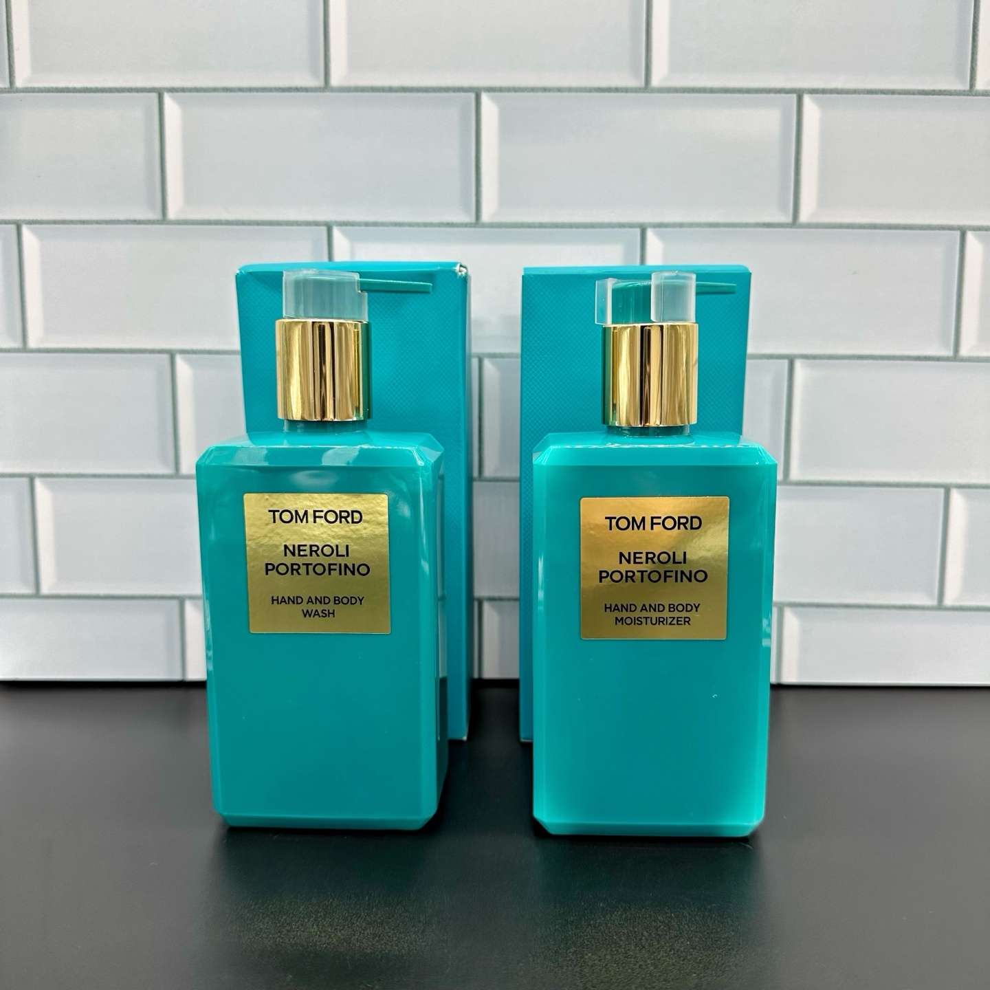 48! (Nota del pedido: TF Blue倾城 Loción Corporal/Gel de Baño) TF绝耀倾城 Loción Corporal 240ml TF绝耀倾城 Gel de Baño 240ml Con …