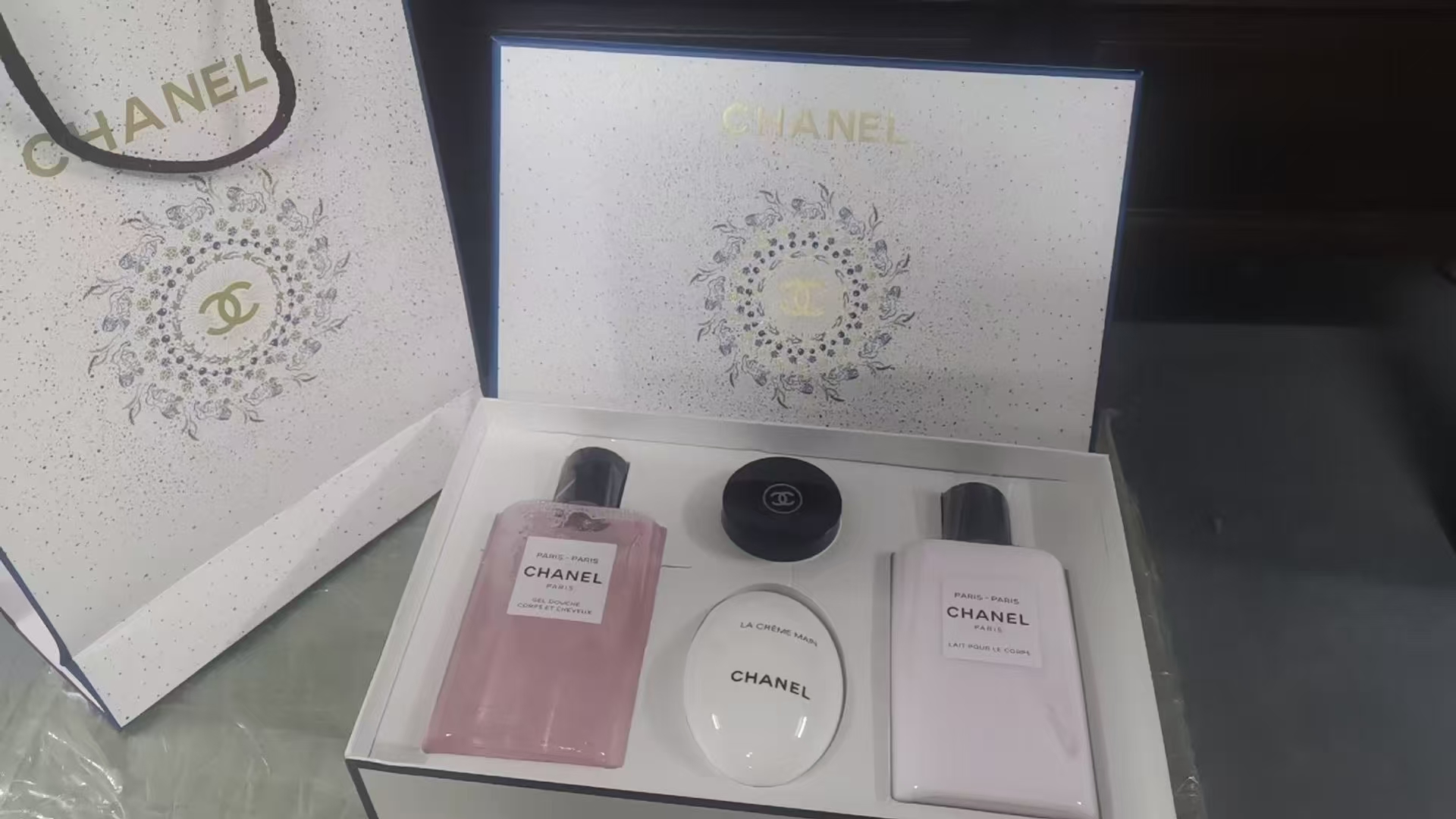 105. Tercera generación de Chanel París set de fragancias corporales de cuatro piezas 🔜 calidad 1:1❗【Nuevo producto】Te…