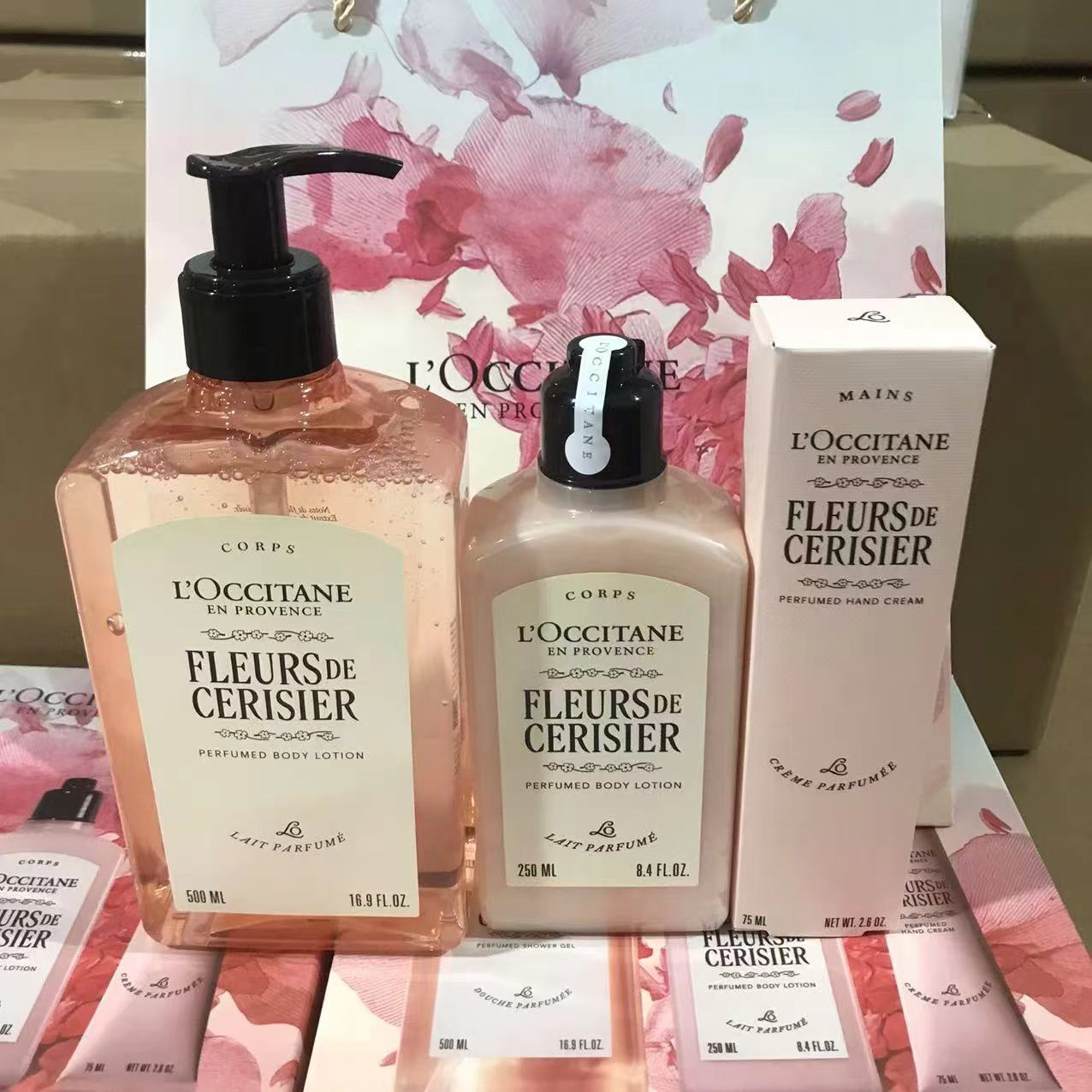 82! (Nota al hacer pedido: set de tres piezas L'Occitane flor de cerezo versión aumentada) Set de tres piezas L'Occitan…