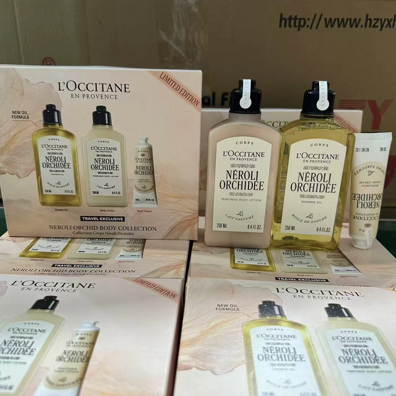 Set de tres piezas de L'Occitane de flor de naranjo: loción corporal 250ml, aceite de baño 250ml, crema de manos 30ml, …
