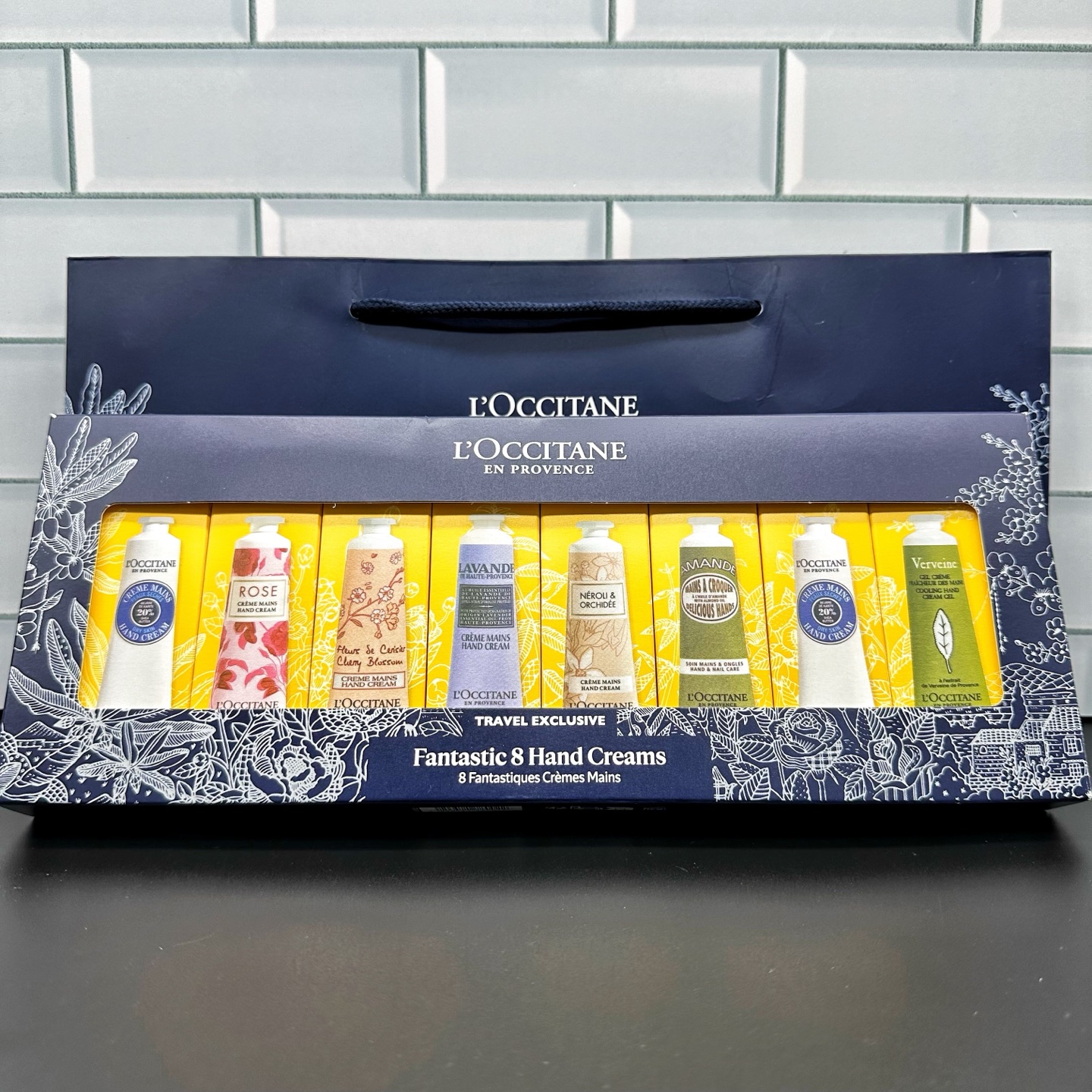 50! (Nota del pedido: set de ocho piezas L'Occitane versión 26 caja azul) Set de ocho cremas de manos L'Occitane caja a…