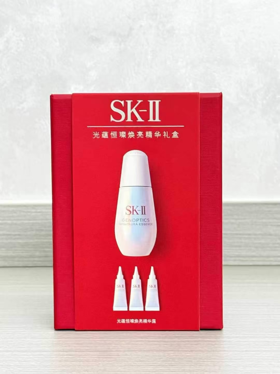 SK-II GenOptics Aura Essence 3+1 Set 26 Edition! Contains: 50ml + 3*10ml.