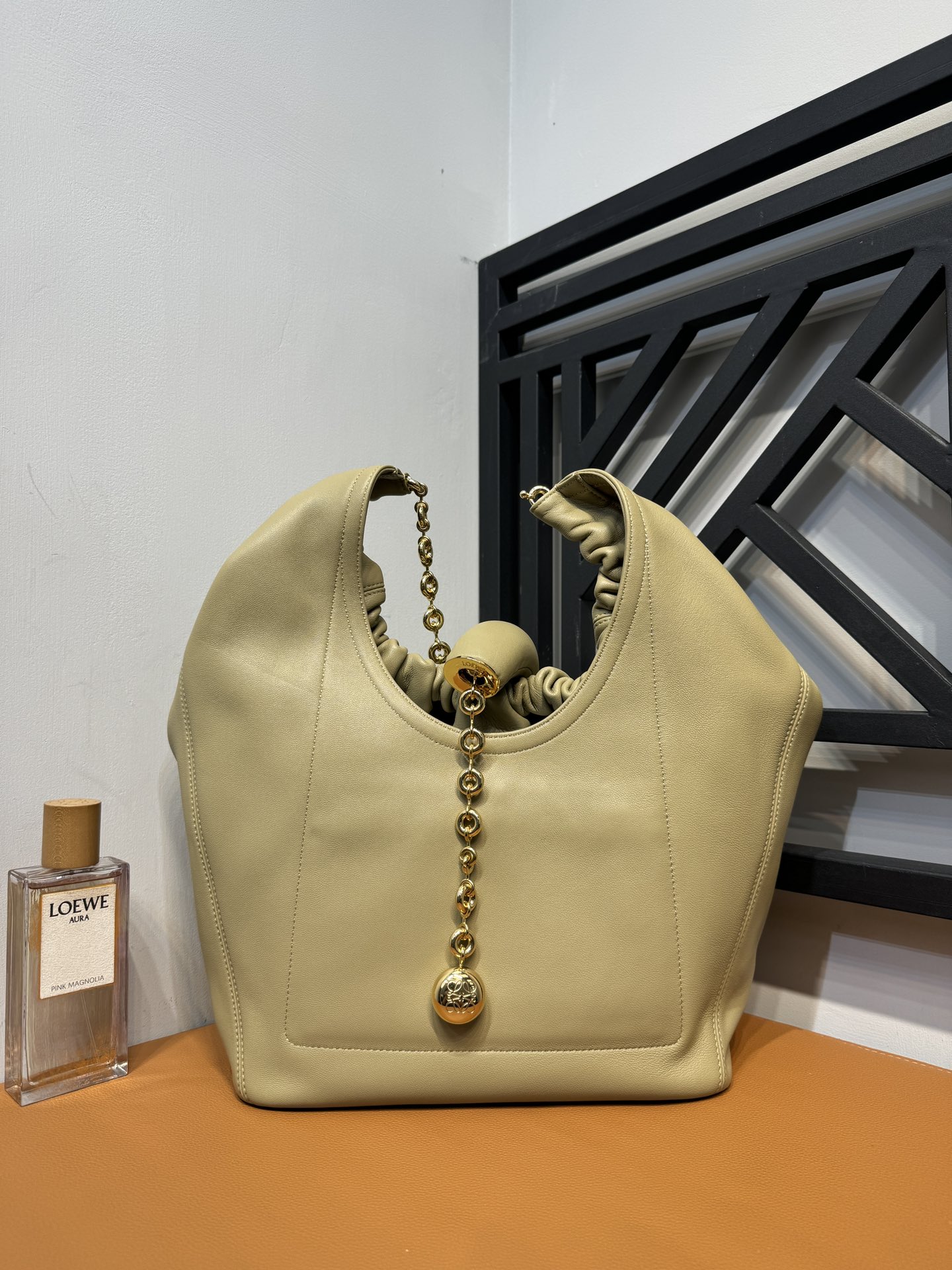 LOEWE Squeeze Bag Medium Size - Yellow Leather with Donut Chain Detail 5 i1706612344 2973 2