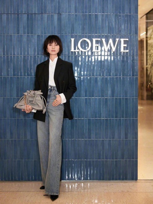 Loewe Flamenco Sac Bandoulière en Cuir Nappa Souple - Gris Perle 1 Loewe Flamenco Sac Bandoulière en Cuir Nappa Souple - Gris Perle