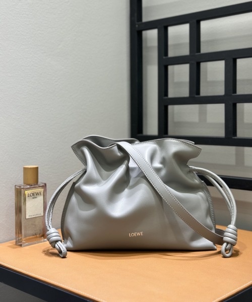 Loewe Flamenco Medium Tas - Stijlvolle Grijze Leren Schoudertas 1 Loewe Flamenco Medium Tas - Stijlvolle Grijze Leren Schoudertas