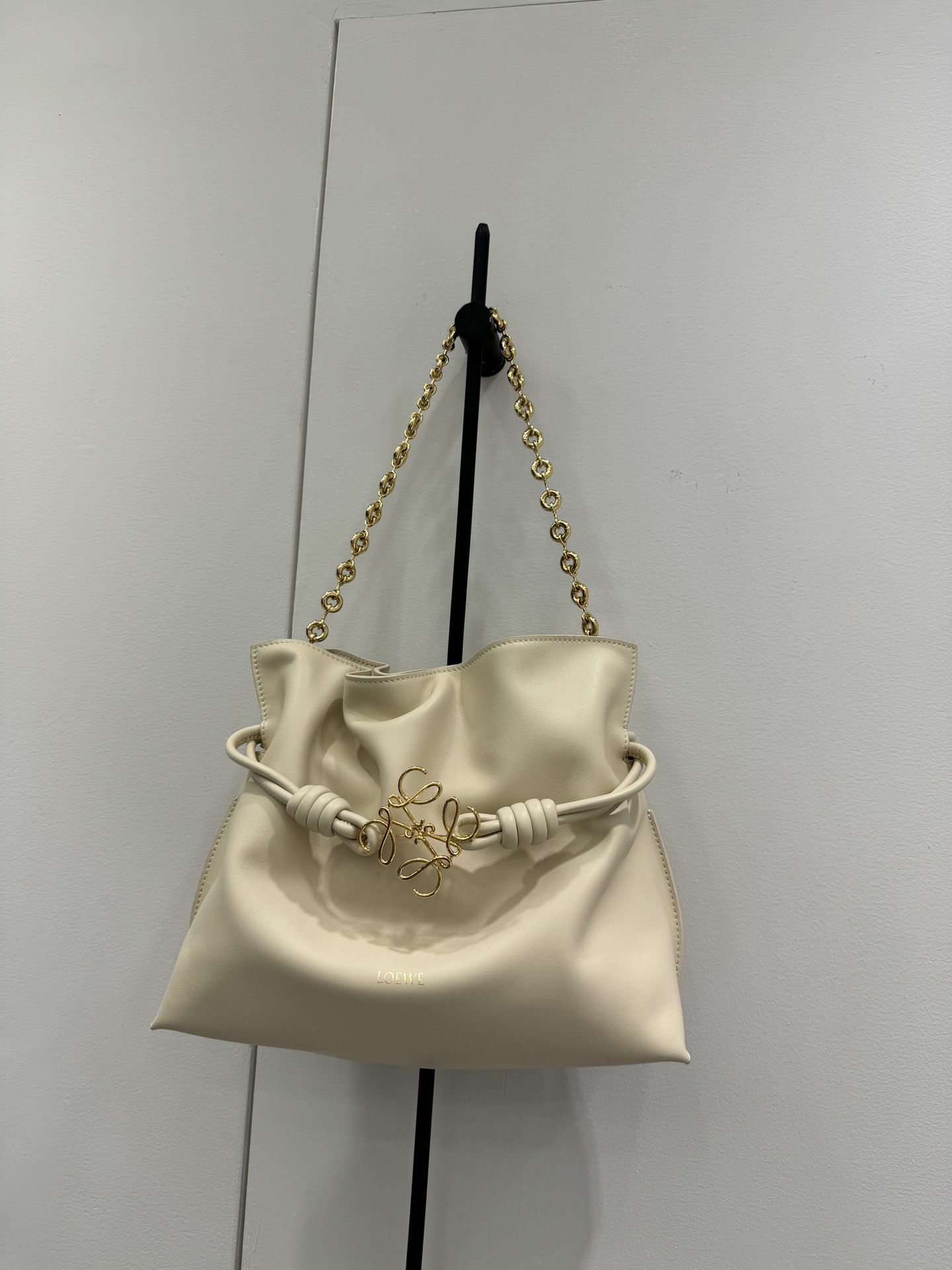 Loewe Flamenco Purse with Chain Strap - Versatile & Customizable Design 4 i1712946512 8915 3