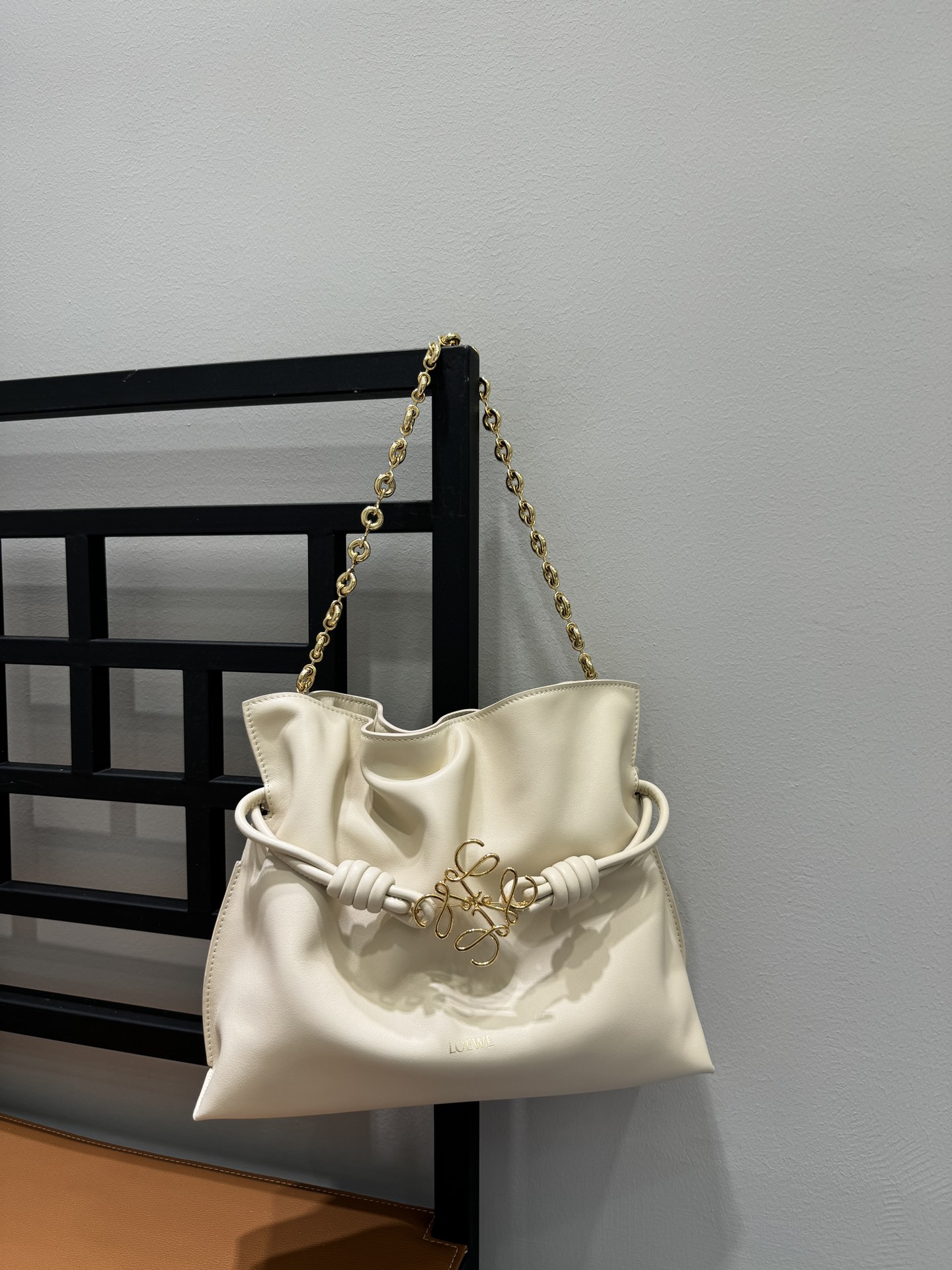 Loewe Flamenco Purse with Chain Strap - Versatile & Customizable Design 5 i1712946512 9565 4