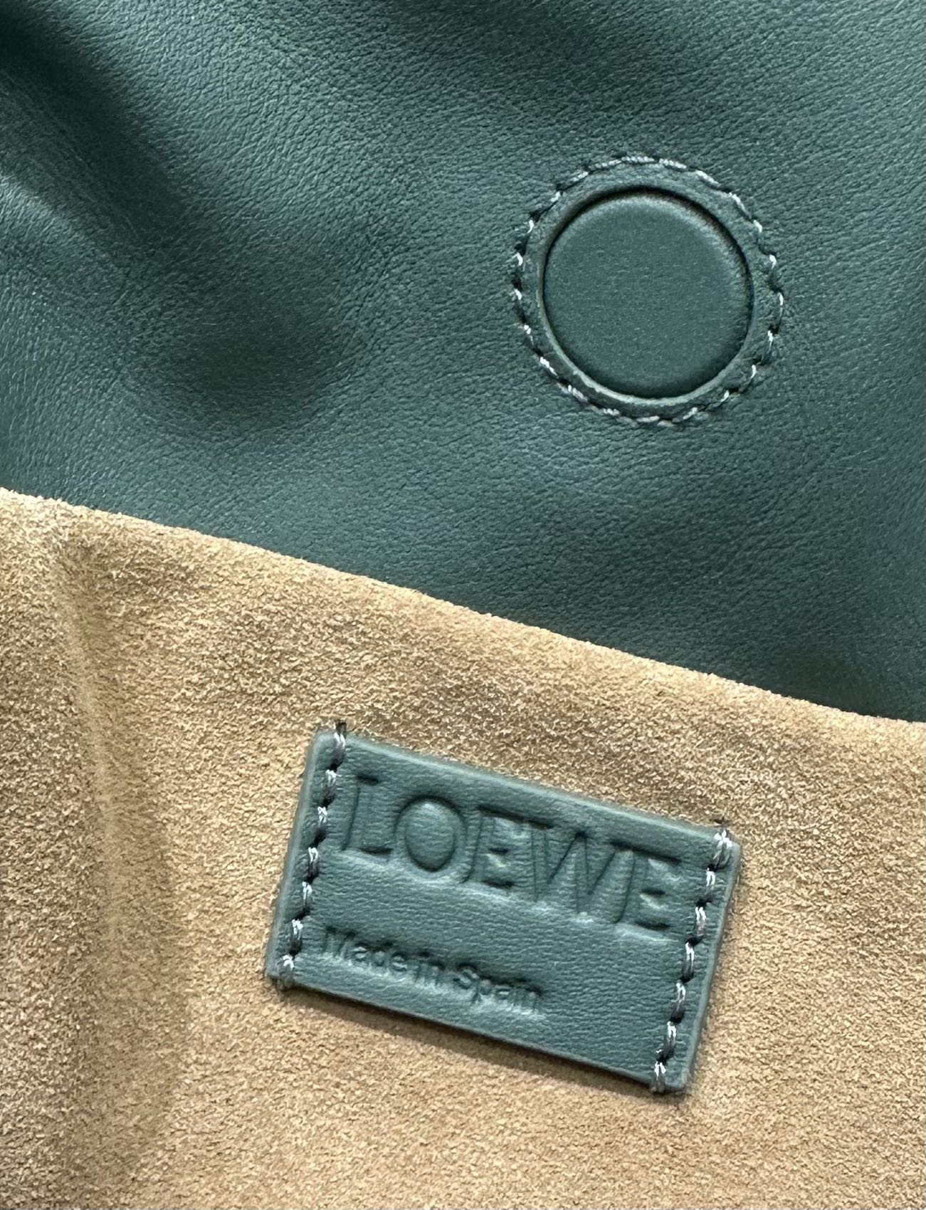 Loewe Flamenco Small Drawstring Bag Versatile Crossbody Clutch, 24 x 18 x 9 cm 6 i1734759858 3960 3