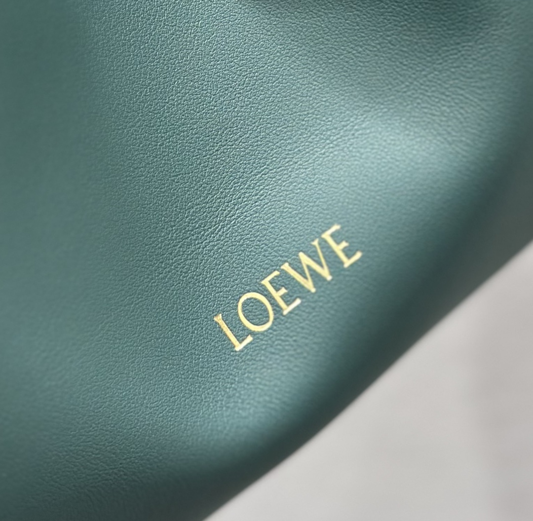 Loewe Flamenco Small Drawstring Bag Versatile Crossbody Clutch, 24 x 18 x 9 cm 4 i1734759858 6264 8