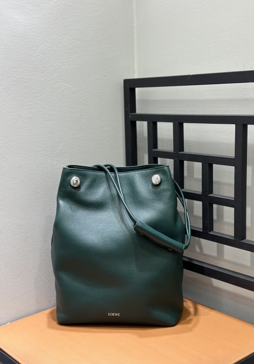 Loewe Pebble Hobo Bag, Green, Size 27.5*11.5*40cm - Must-Have! 1 Loewe Pebble Hobo Bag, Green, Size 27.5*11.5*40cm - Must-Have!