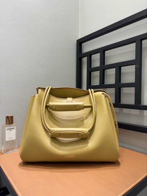 Loewe Madrid Leather Tote Bag, 33/12/24cm - Chic and Spacious Design 1 Loewe Madrid Leather Tote Bag, 33/12/24cm - Chic and Spacious Design