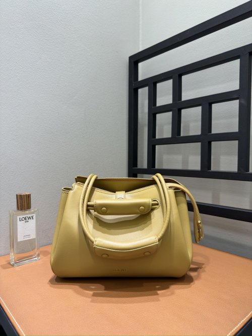 Loewe Madrid Brown Leather Handbag, 23.5 x 10 x 19 cm, Perfect Condition 1 Loewe Madrid Brown Leather Handbag, 23.5 x 10 x 19 cm, Perfect Condition