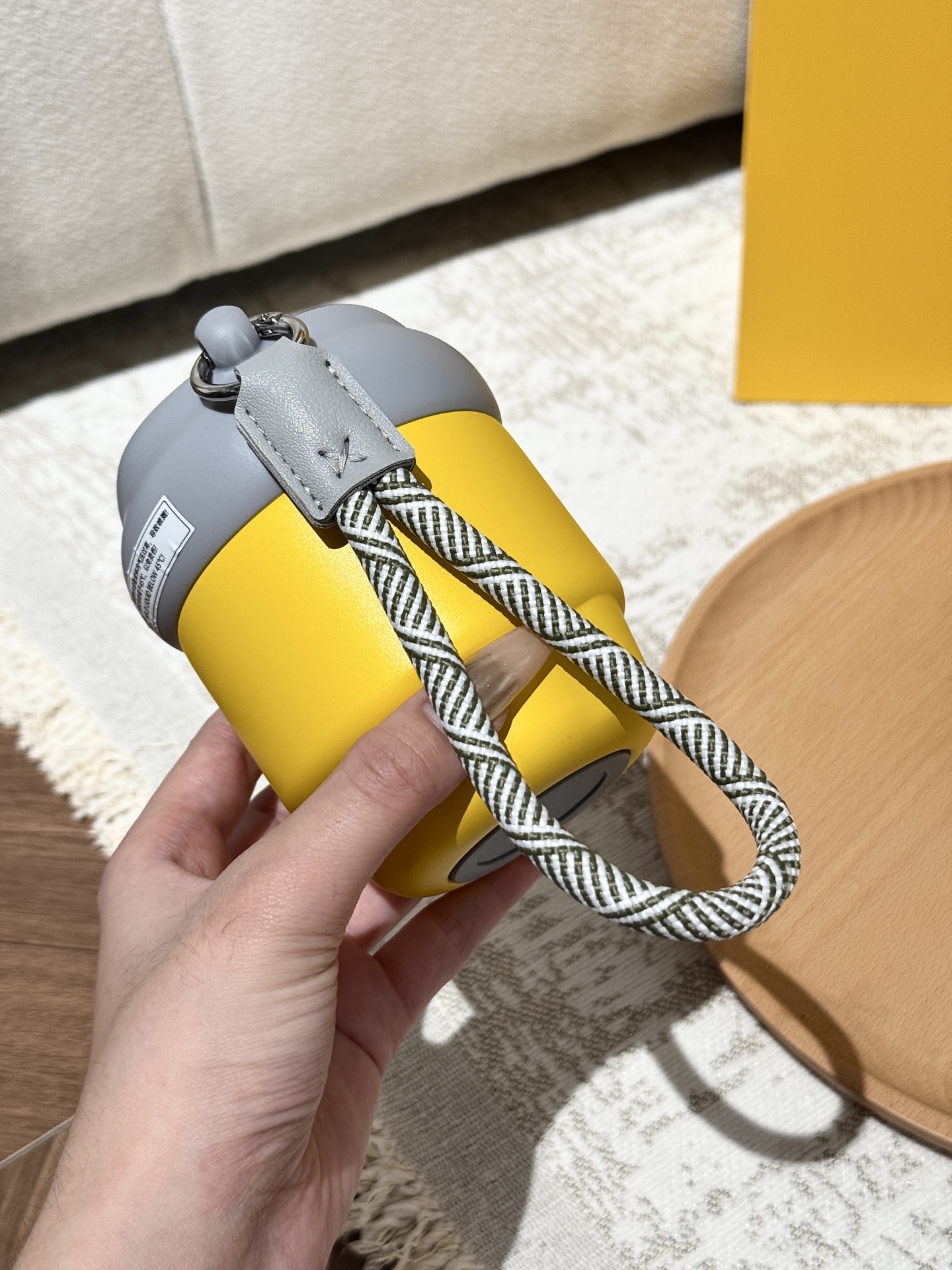 NO:810191,Detachable carrying cord!  !  The strap provided is cute and versatile!  The nylon webbing is very strong and of great quality!  It’s so convenient to take with you when you go out!  You can rehydrate anytime and anywhere!  !  , trendy department store19860909可拆卸提绳！！ 送的提绳可爱又百搭！ 尼龙织带很结实,质量超棒！ 出门带着也好方便！ 随时随地可以补充水分！！,潮品百货,accessory
