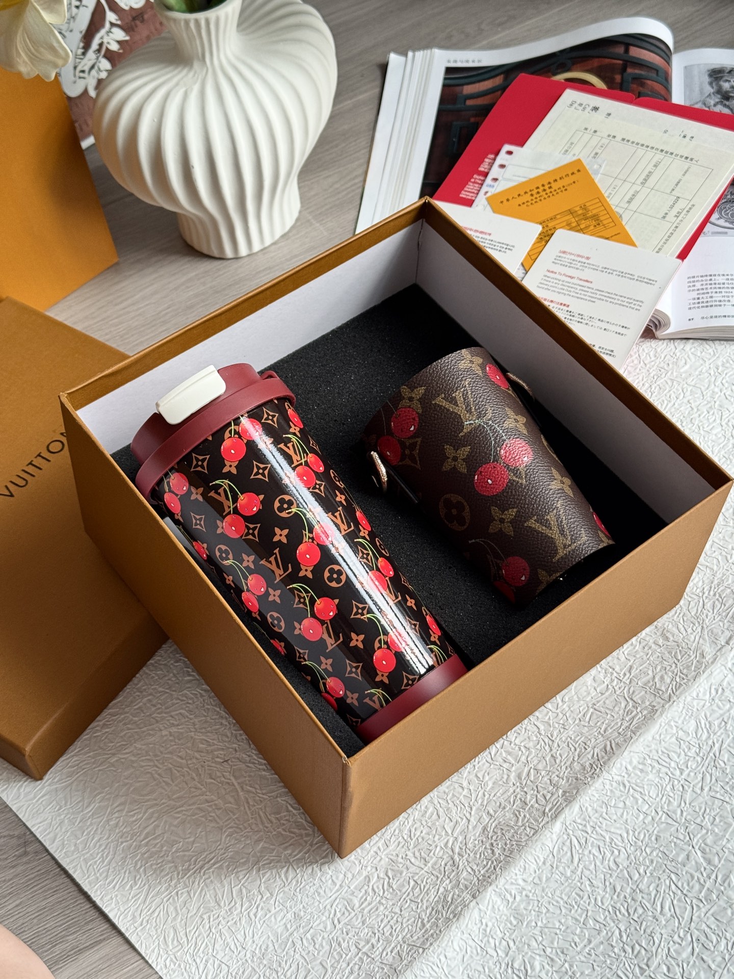 NO:810273,Black cherries stocked up!  This must be kept for yourself!  !  The most urgent need!  Export orders!  Grab it!  Buy early and be happy!  !  The most beautiful mug at the moment!  !  ,tea set    cup19860909黑樱桃 人手囤！ 这种必须自留！！刚需中的刚需！ 出口订单！抢啊！ 早买早开心！！当下颜值最高的杯子！！,茶具,accessory