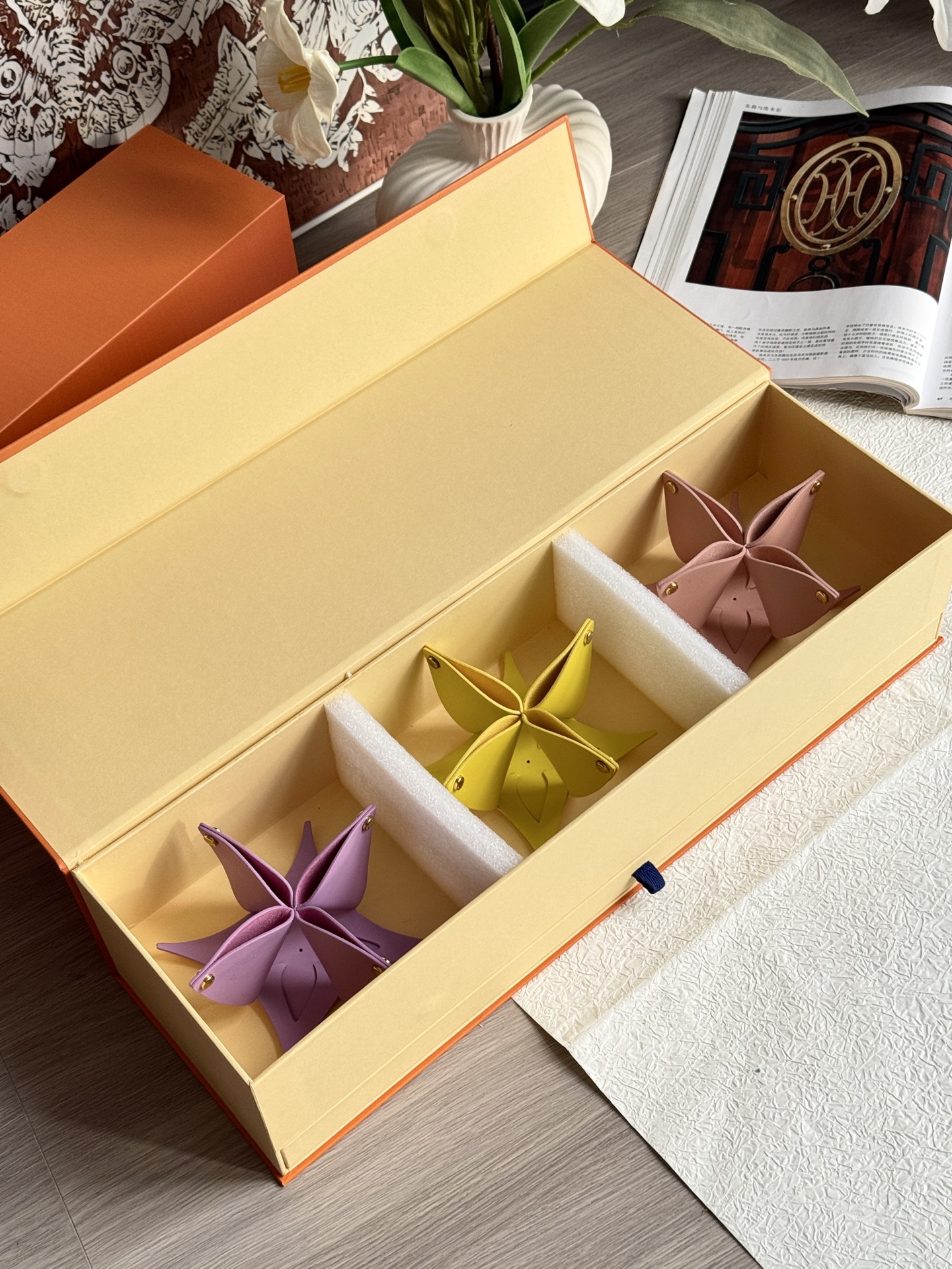 NO:810249,Style 3 Purple/Pink/Yellow Very simple and elegant!  It gives people a clean and high-end feeling. No matter what kind of decoration style you have, this folded flower can be perfectly adapted. It can be paired with some real bouquets. It is super stylish and becomes more warm. Trendy department store19860909款3紫/粉/黄 非常简单大方！给人一种干净又高级的感觉 不管你是哪种装修风格,这个折花都能完美适配 可以搭配插一些实物花束,超有格调,变得更加温馨,潮品百货,accessory