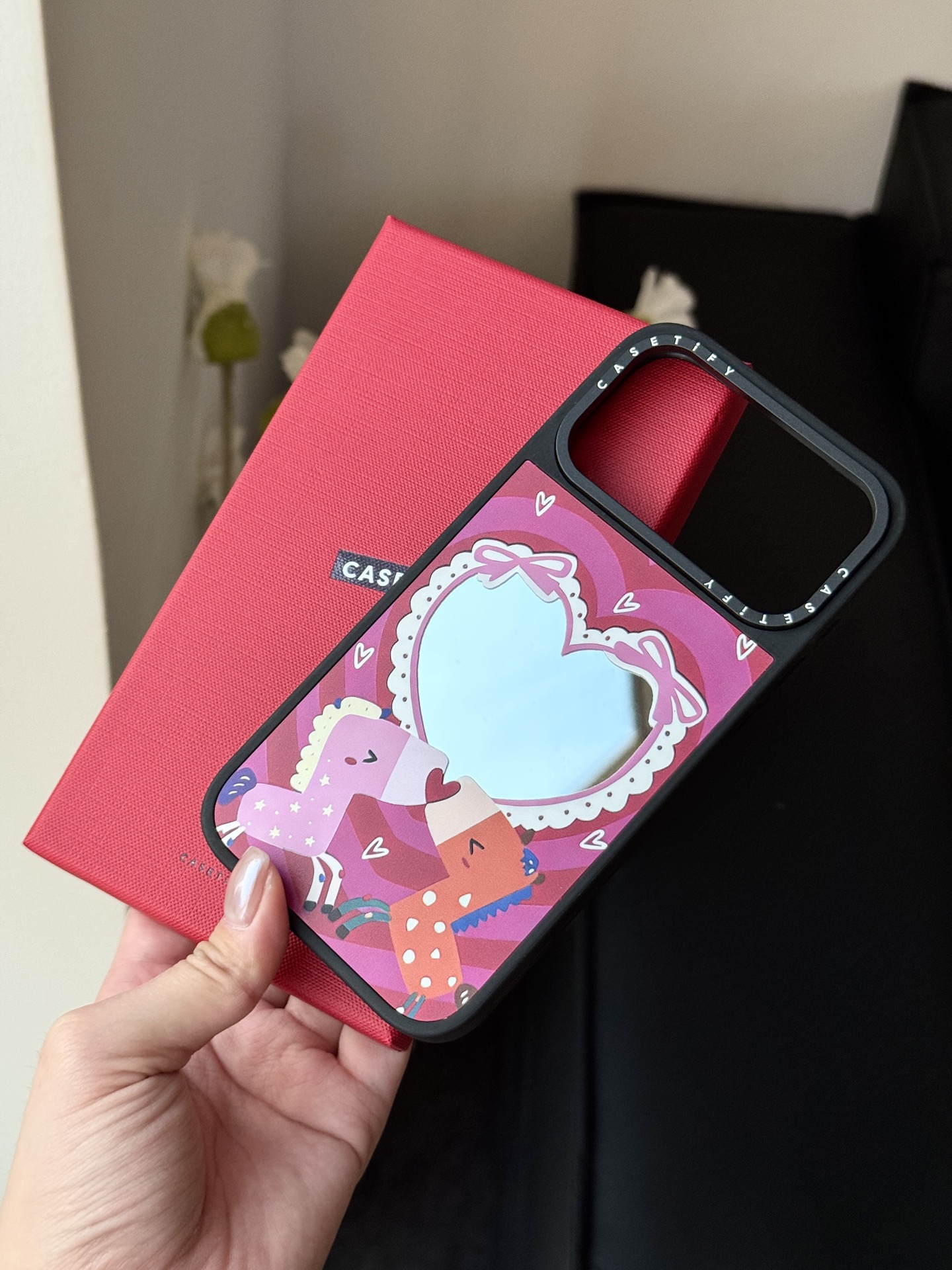 NO:810975,The rich colors are the first to catch the eye. The illustrations of the Year of the Horse series are spread out on the surface of the case, jumping smartly, as if it will break away from the constraints and come alive in the next second. Mobile phone cases. Small pendants. Headphone cases. Keychains, trendy department stores, keychains, phone cases19860909浓郁色彩率先撞入眼帘 马年系列插画在壳面肆意铺展,灵动跳跃 仿佛下一秒就要脱离束缚,鲜活起来,手机壳.小挂件.耳机套.钥匙扣潮品百货,keychain,phone cases,accessory
