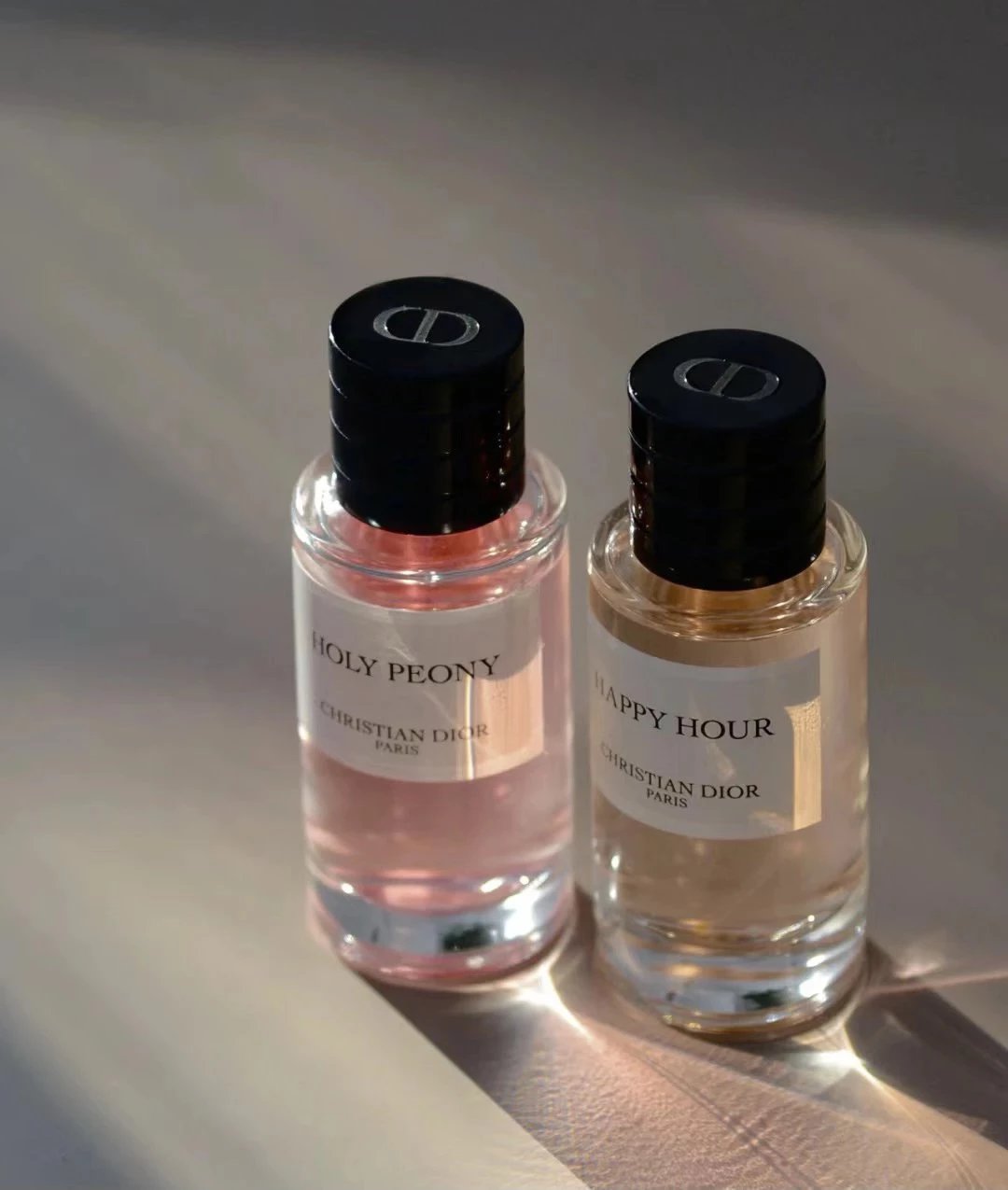 NO:811758,This is haute couture!  !  It is one of the perfumes that every girl wants to own!  The flavors of this collection are amazing!  ,perfume19860909这个是高定！！ 是每个女生都想拥有的香水之一！ 它家这个典藏系列味道都做的很让人惊艳！,香水,accessory