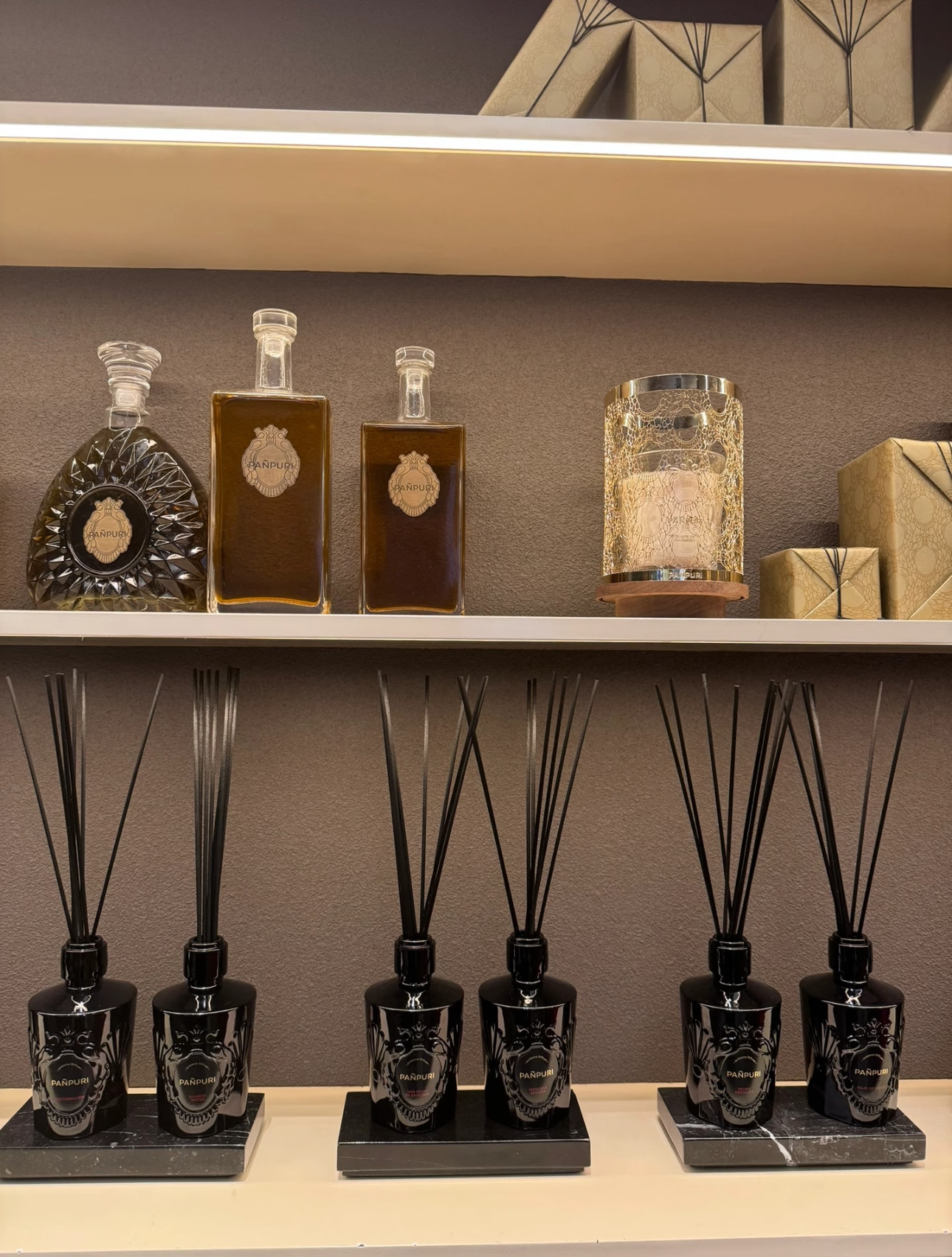 NO:879171,Three popular classic scents are arranged for you. If possible, stock up on a few bottles because they smell really good!  !  Both men and women will fall in love with it!  !  Lifetime repurchase!  , Car Aromatherapy. Home Fragrance. Candles19860909热门经典三个香味给你们安排上了 有条件的多囤几瓶吧 因为真的很好闻！！ 不论男女都会爱上！！终生回购！,车载香薰.居家香氛.蜡烛,accessory