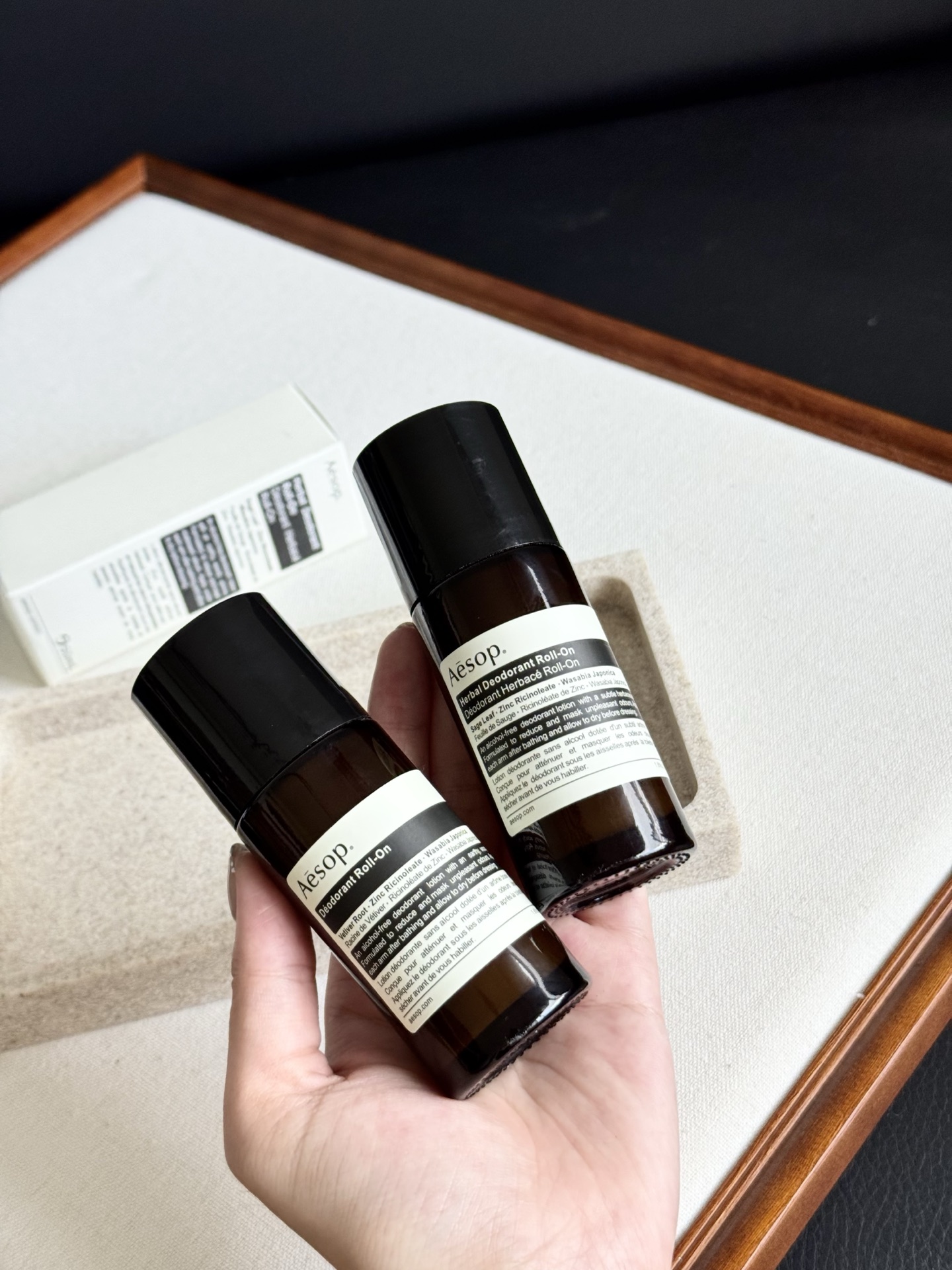NO:894655,50ml is much larger than expected!  I thought it would be as small as a mobile phone!  The result is much bigger!  Looks as good as ever!  It looks good right there!  , toiletries, perfumes1986090950ml比想象中大超多！ 我以为会和手消一样小！结果大了超多！ 颜值一如既往高！ 摆在那里就是好看的！,洗护用品香水,accessory