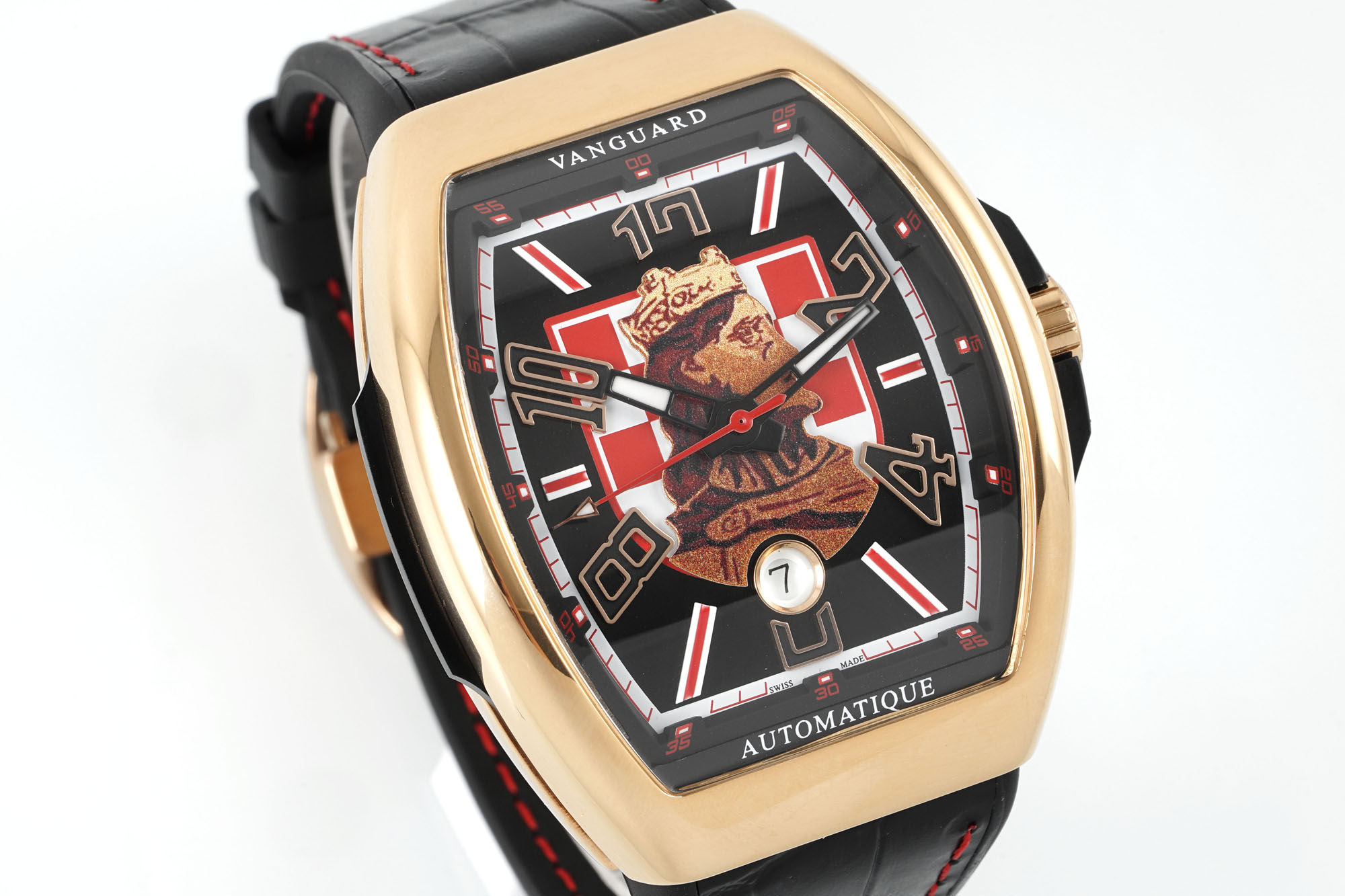 ABF 最新款 法穆兰Vanguard系列(FRANCK MULLER Vanguard)
• 外观设计:酒桶型表壳,造型独特辨识度高;碳纤维表壳轻盈且具科技感、时尚感;彩色立体数字时标搭配个性表盘布局,打破常规,视觉冲击力强。45MM尺寸 弧形三明治表壳设计更贴合手腕 佩戴舒适 大气
• 材质工艺:表壳碳纤维材质,强度高、重量轻;表带为编织材质配彩色缝线,舒适又具潮流感;表冠等细节有品牌标识,彰显工艺与品质。采用ETA2824型号机芯 走时精准稳定耐用
• 品牌价值:法穆兰是高端制表品牌,该系列传承品牌基因,兼具设计、工艺与品牌溢价,是身份与品味象征。