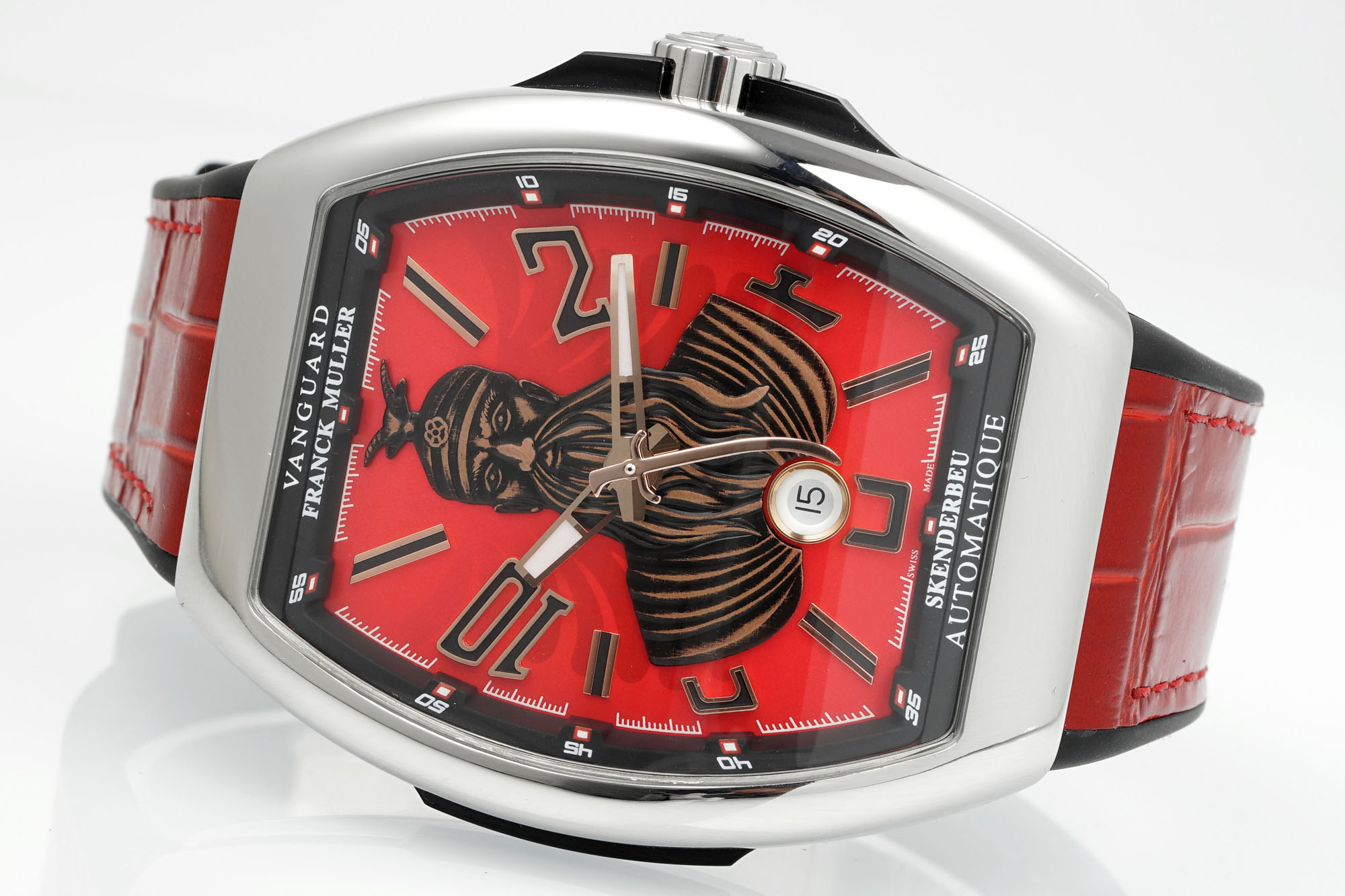 ABF 最新款 法穆兰Vanguard系列(FRANCK MULLER Vanguard)
• 外观设计:酒桶型表壳,造型独特辨识度高;碳纤维表壳轻盈且具科技感、时尚感;彩色立体数字时标搭配个性表盘布局,打破常规,视觉冲击力强。45MM尺寸 弧形三明治表壳设计更贴合手腕 佩戴舒适 大气
• 材质工艺:表壳碳纤维材质,强度高、重量轻;表带为编织材质配彩色缝线,舒适又具潮流感;表冠等细节有品牌标识,彰显工艺与品质。采用ETA2824型号机芯 走时精准稳定耐用
• 品牌价值:法穆兰是高端制表品牌,该系列传承品牌基因,兼具设计、工艺与品牌溢价,是身份与品味象征。