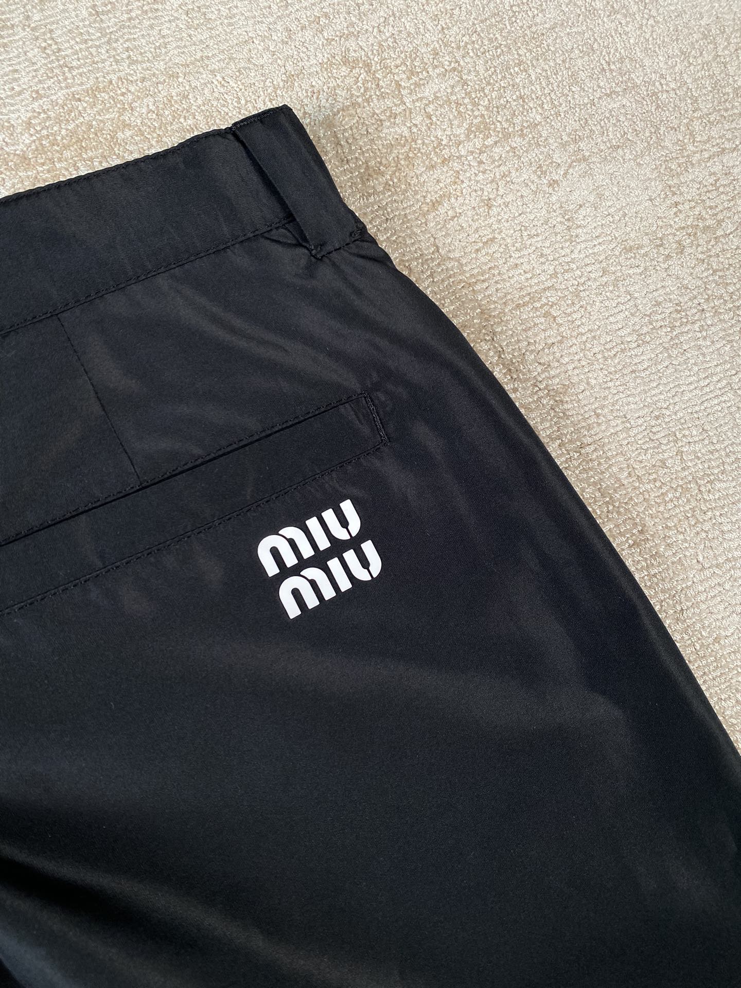 XGS New Edition Miumiu 24SS Tech Fabric Factory Pants: Advanced Nylon Selection - 图片 5