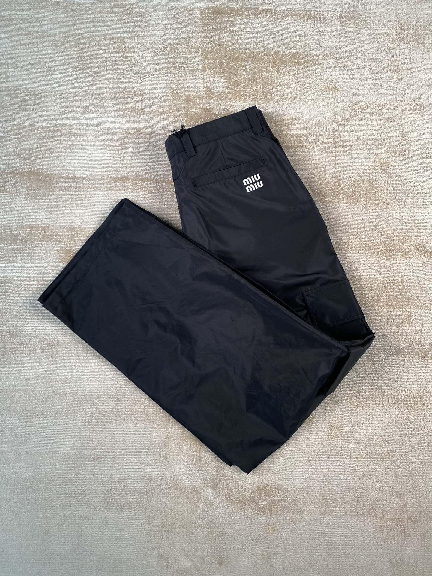 XGS New Edition Miumiu 24SS Tech Fabric Factory Pants: Advanced Nylon Selection - 图片 3