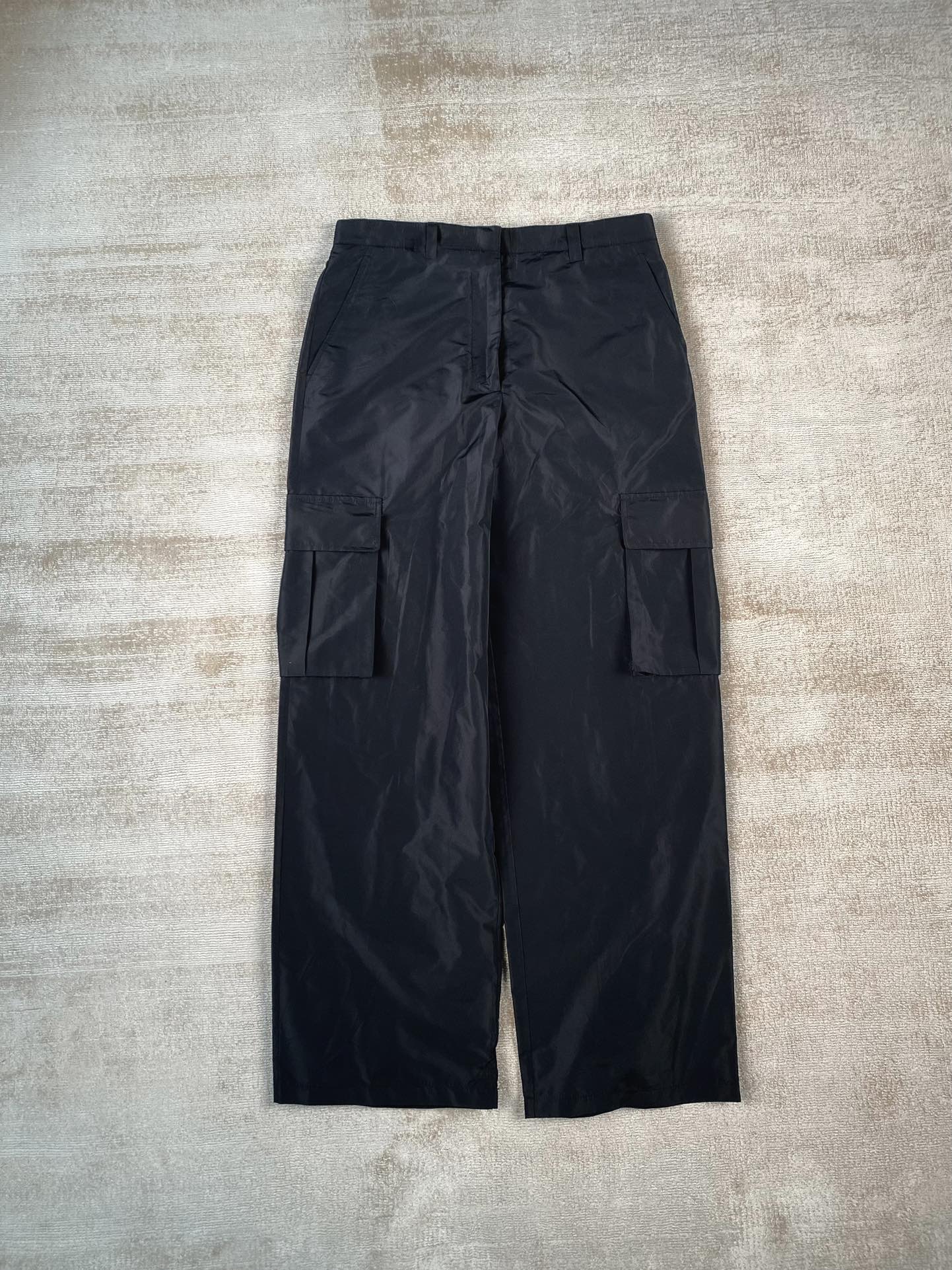 XGS New Edition Miumiu 24SS Tech Fabric Factory Pants: Advanced Nylon Selection - 图片 1