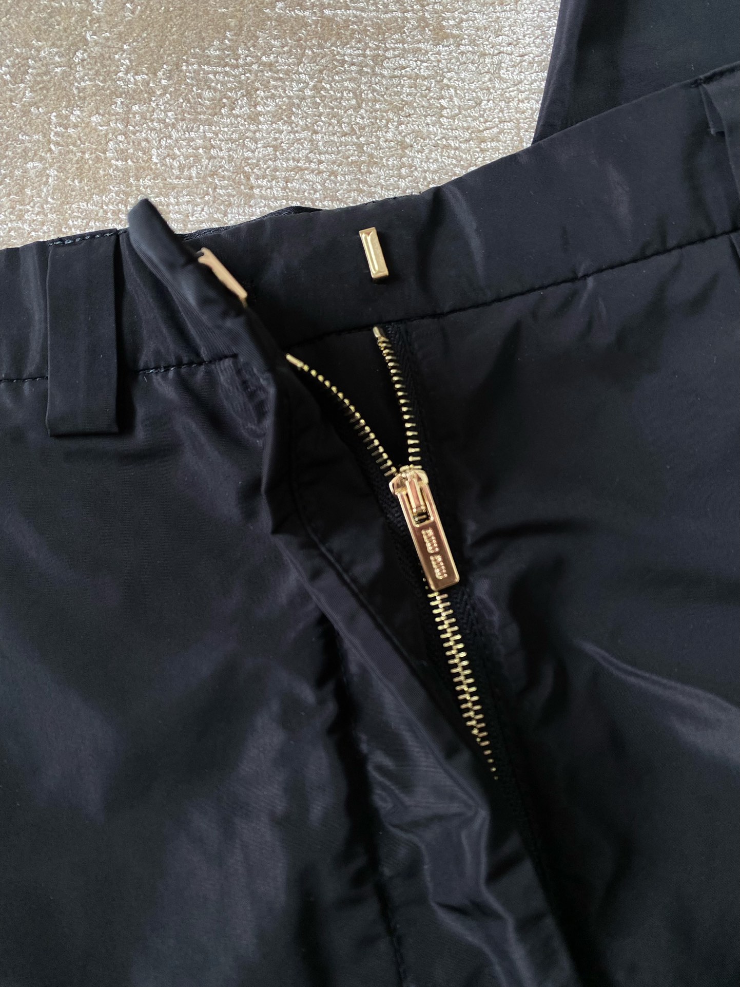 XGS New Edition Miumiu 24SS Tech Fabric Factory Pants: Advanced Nylon Selection - 图片 9
