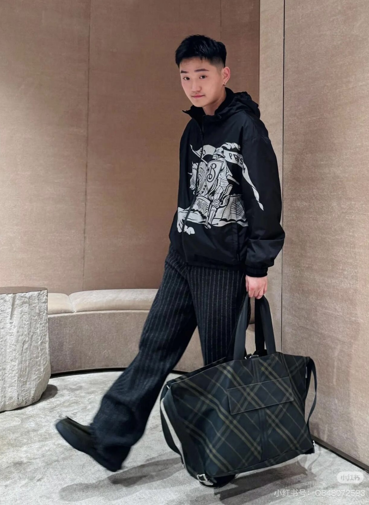 NO:160956,Good to see it!  It must be very beautiful, so I will arrange the jacket in this point, alexander wang19860909好看到爆！ 一定是非常好看 才会这个点安排冲锋衣,,alexander wang,Men's clothing