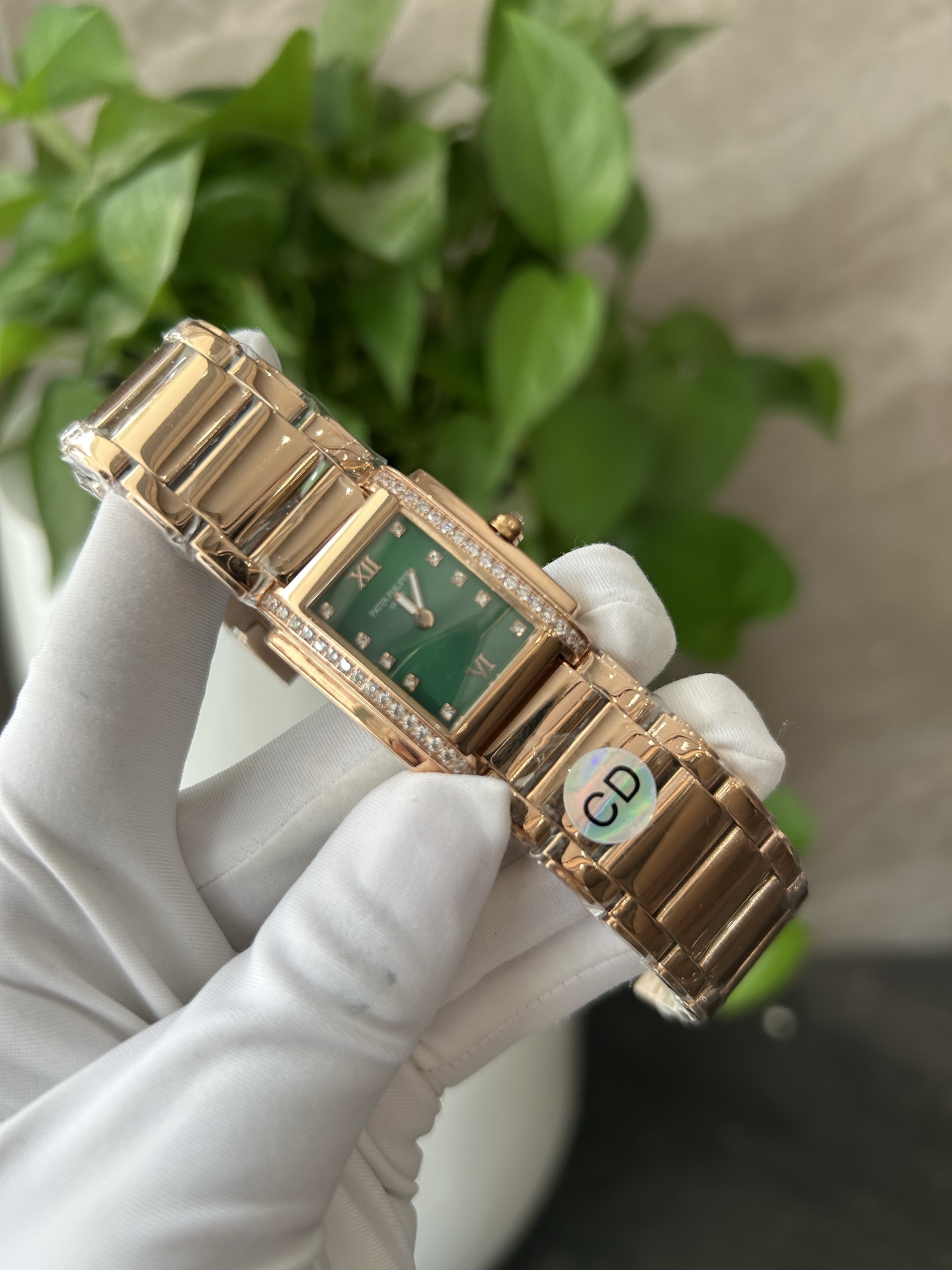 It’s an exclusive 989. Patek Philippe Ms. Bada Emerald’s wristwatch, Swiss stone core - 图片 9