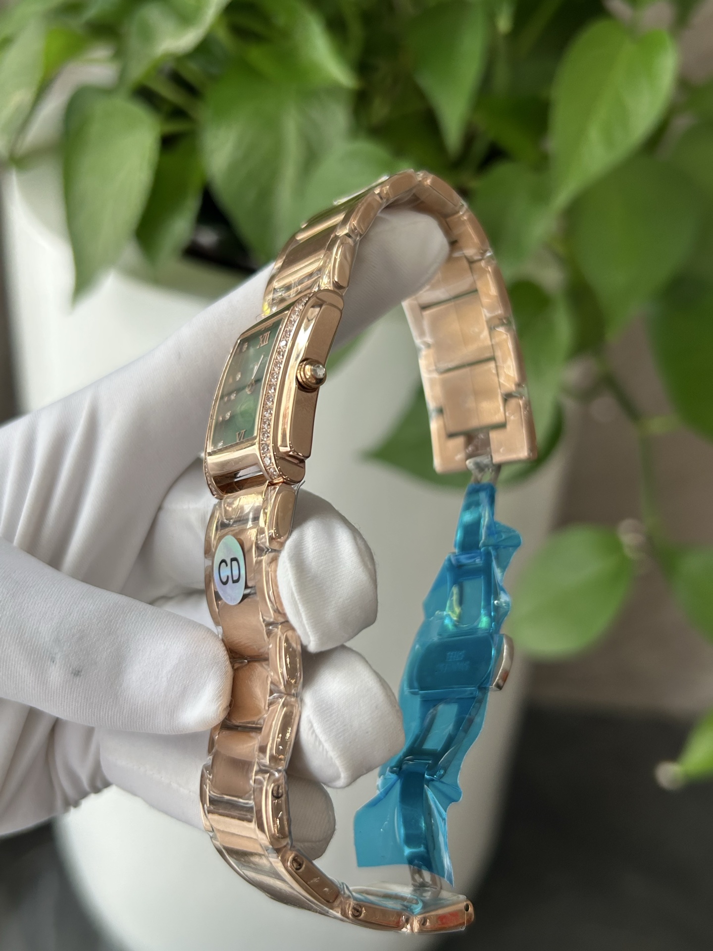 It’s an exclusive 989. Patek Philippe Ms. Bada Emerald’s wristwatch, Swiss stone core - 图片 4