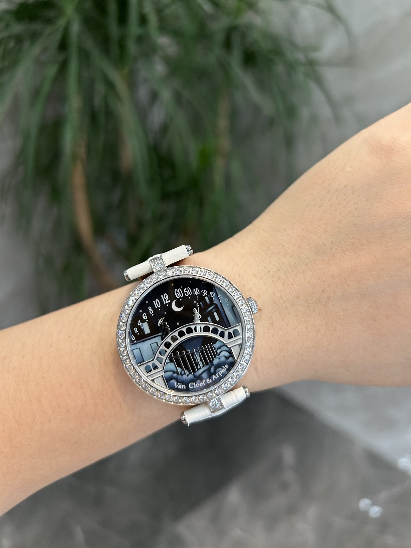 It’s an exclusive 2760. Van Cleef & Arpels high quality Van Cleopatra Lover Bridge, Switzerland - 图片 7