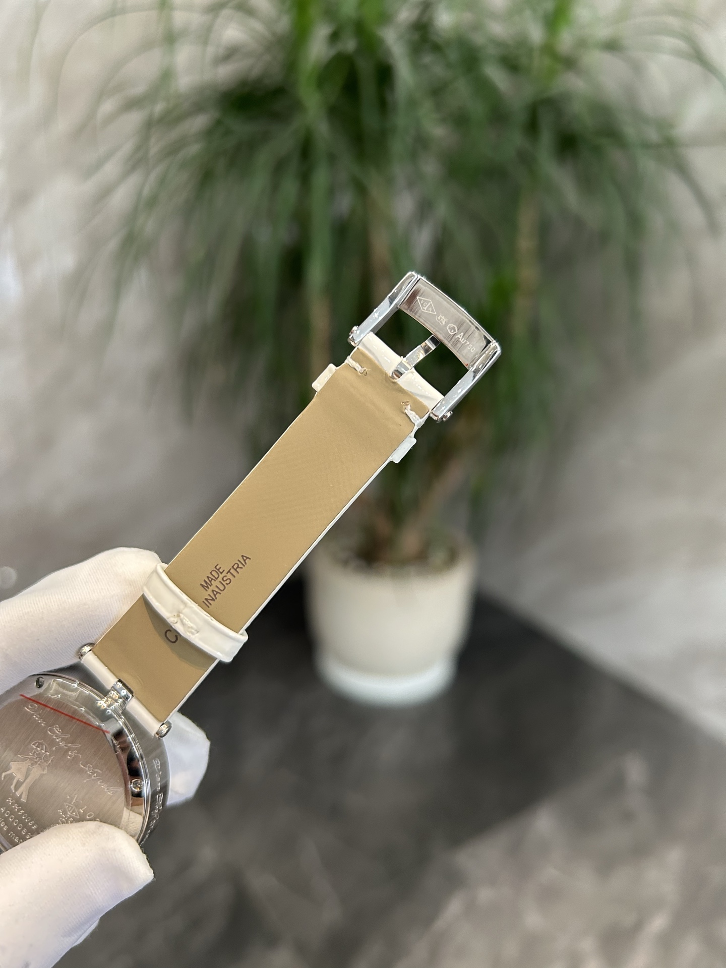 It’s an exclusive 2760. Van Cleef & Arpels high quality Van Cleopatra Lover Bridge, Switzerland - 图片 6