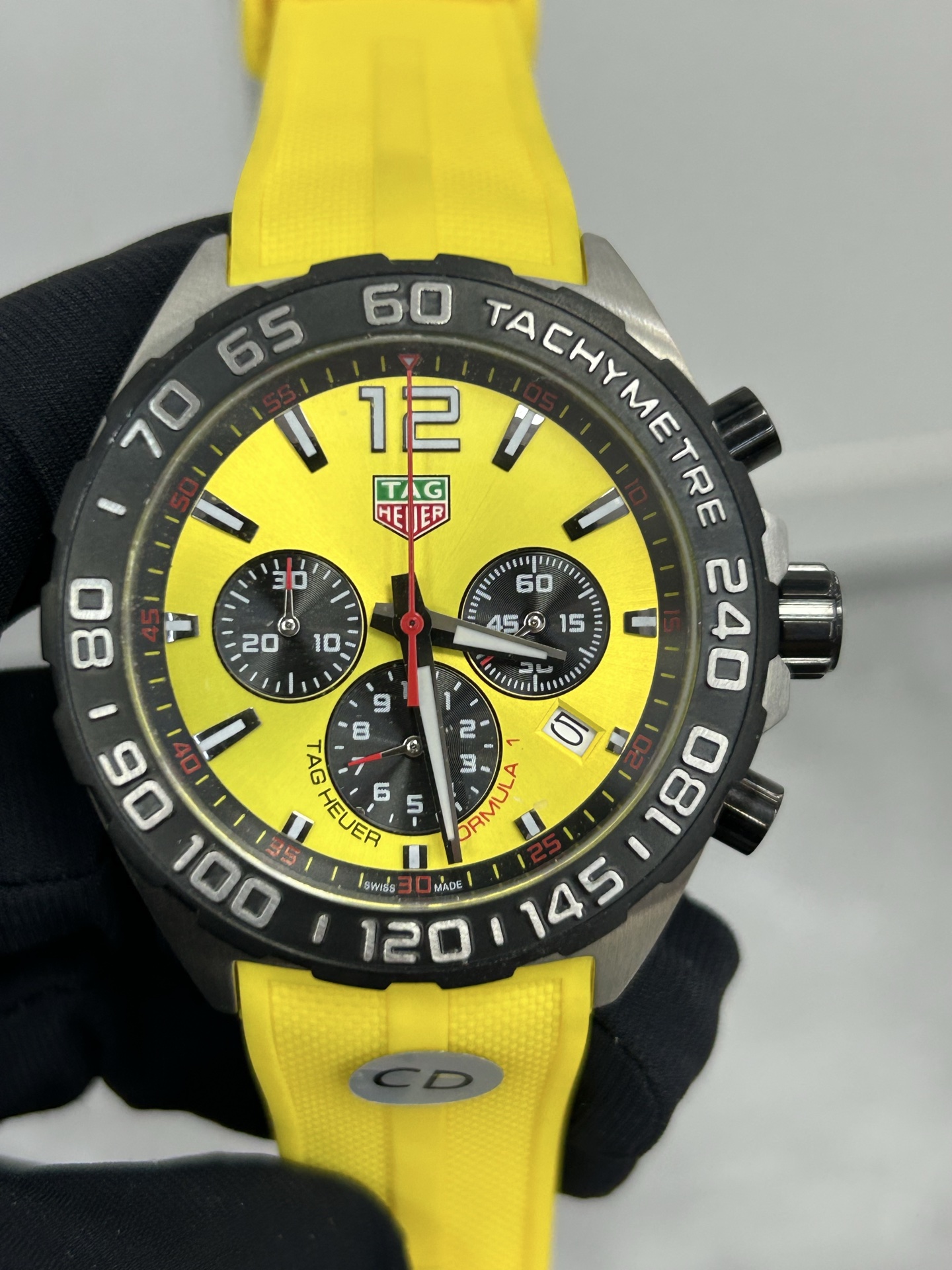 Exclusive Picture: Tagheuer Taghua F1 Manchester United Special Watch – Swiss Core, F1-Inspired Design - 图片 1
