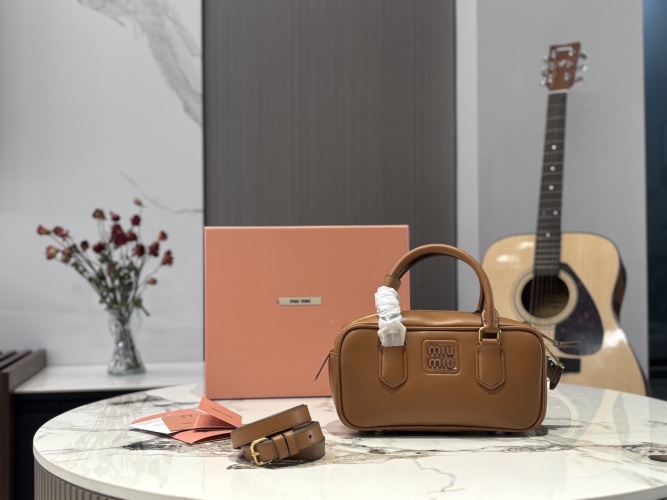 Miu Miu Bowling/Briefcase Bag with Gift Box, Versatile Crossbody Handbag 1 Miu Miu Bowling/Briefcase Bag with Gift Box, Versatile Crossbody Handbag