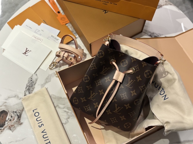 Louis Vuitton Neonoe BB Bucket Bag: Stylish, Compact, and Versatile Design 1 Louis Vuitton Neonoe BB Bucket Bag: Stylish, Compact, and Versatile Design