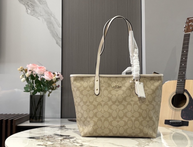 Coach Tote Bag, Zipper Closure, Replica Design, Versatile Shoulder Bag for Women 1 Coach Tote Bag, Zipper Closure, Replica Design, Versatile Shoulder Bag for Women
