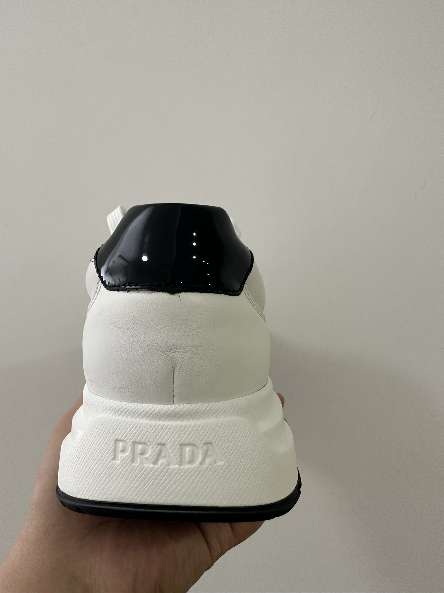 2024 últimos modelos de envío prada / Prada versión italiana buque insignia de la tienda, ltaly en e