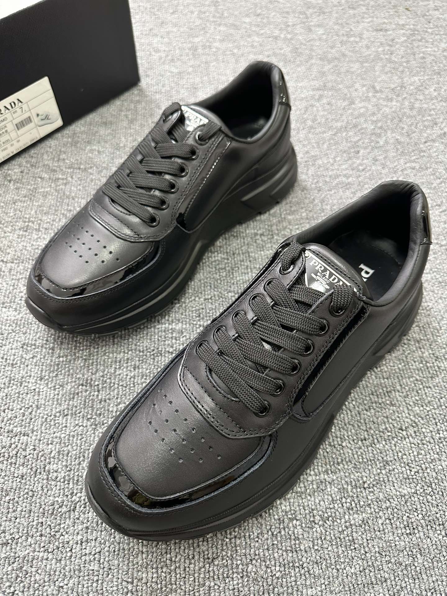 2024 últimos modelos de envío prada/prada italiano buque insignia de la versión de la tienda,ltaly e